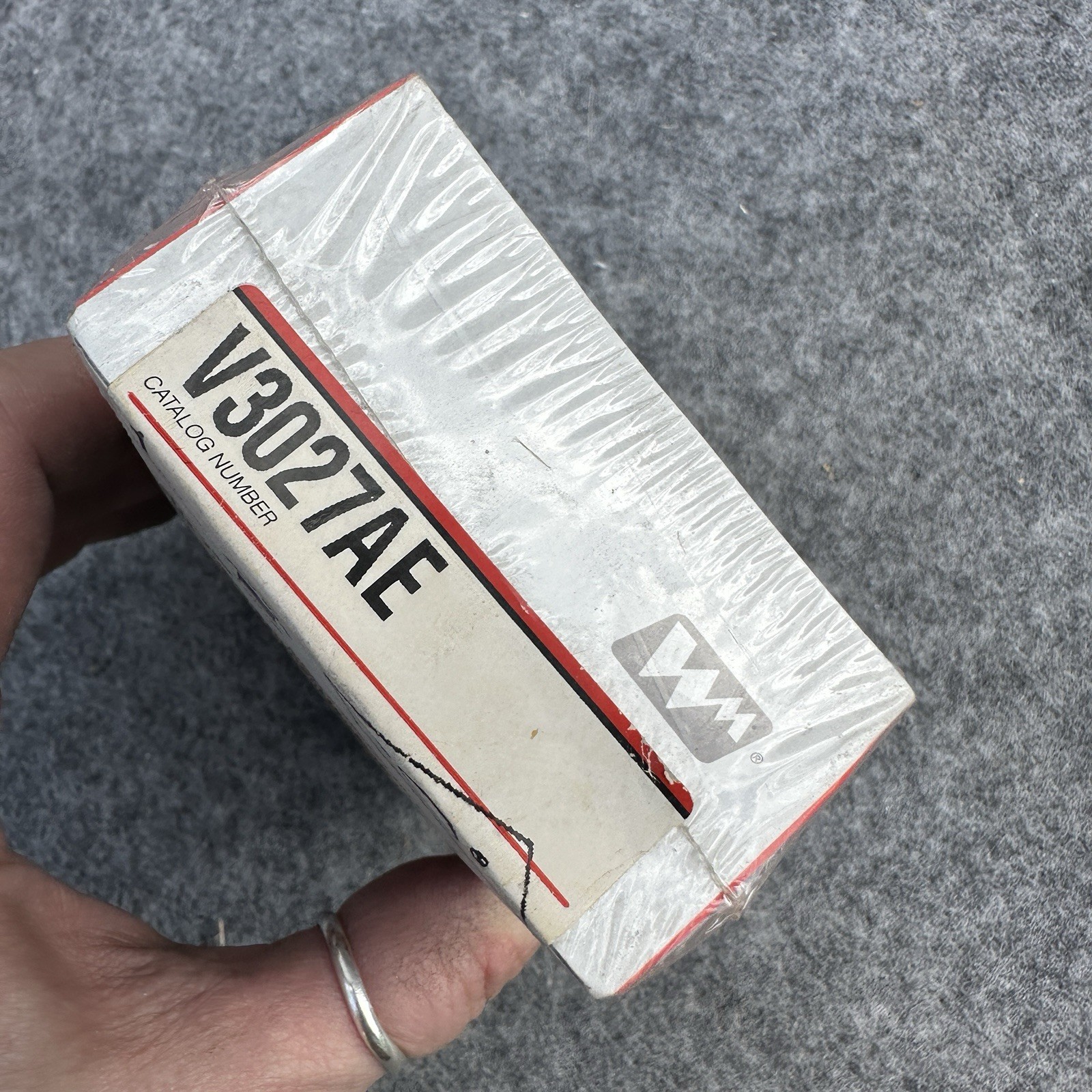 Wiremold V3027AE Single Receptacle Electric Plate Ivory Sealed Legrand New