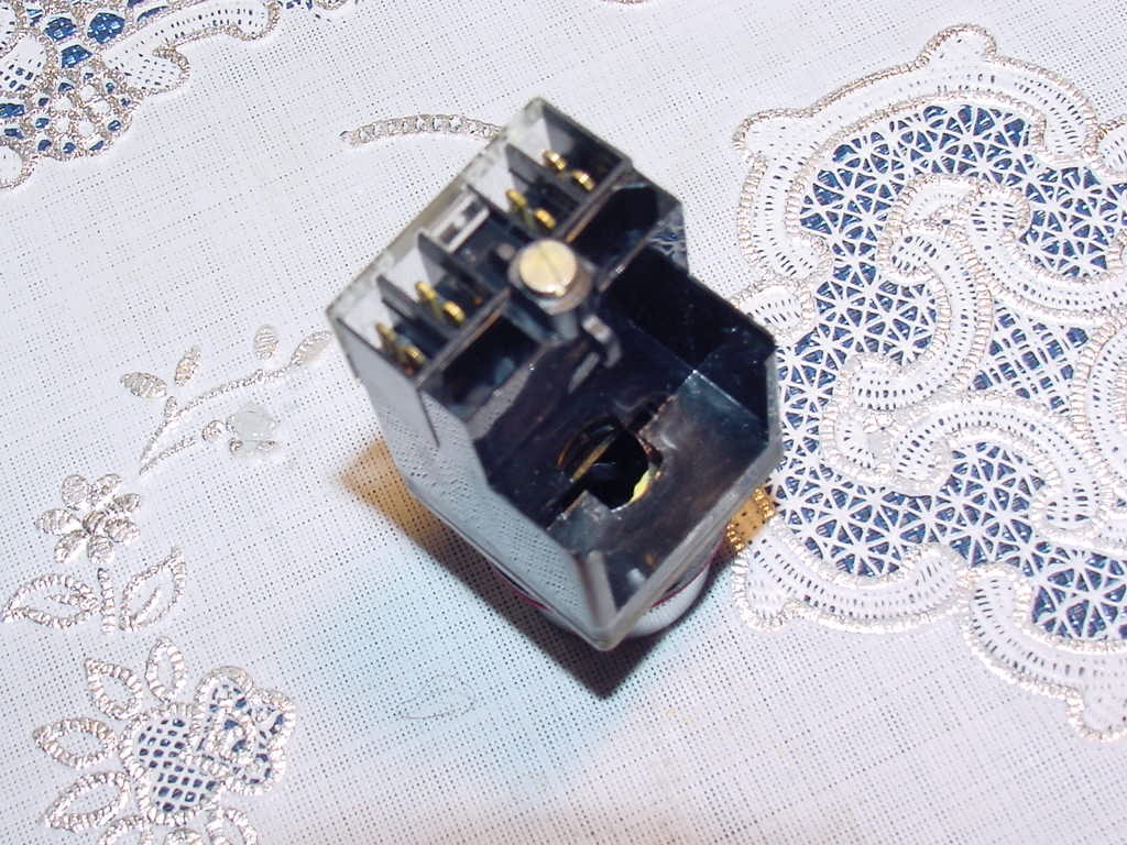 Allen Bradley 800MR-A2A, 22.5 mm, Momentary Contact Push Button, Flush, Black