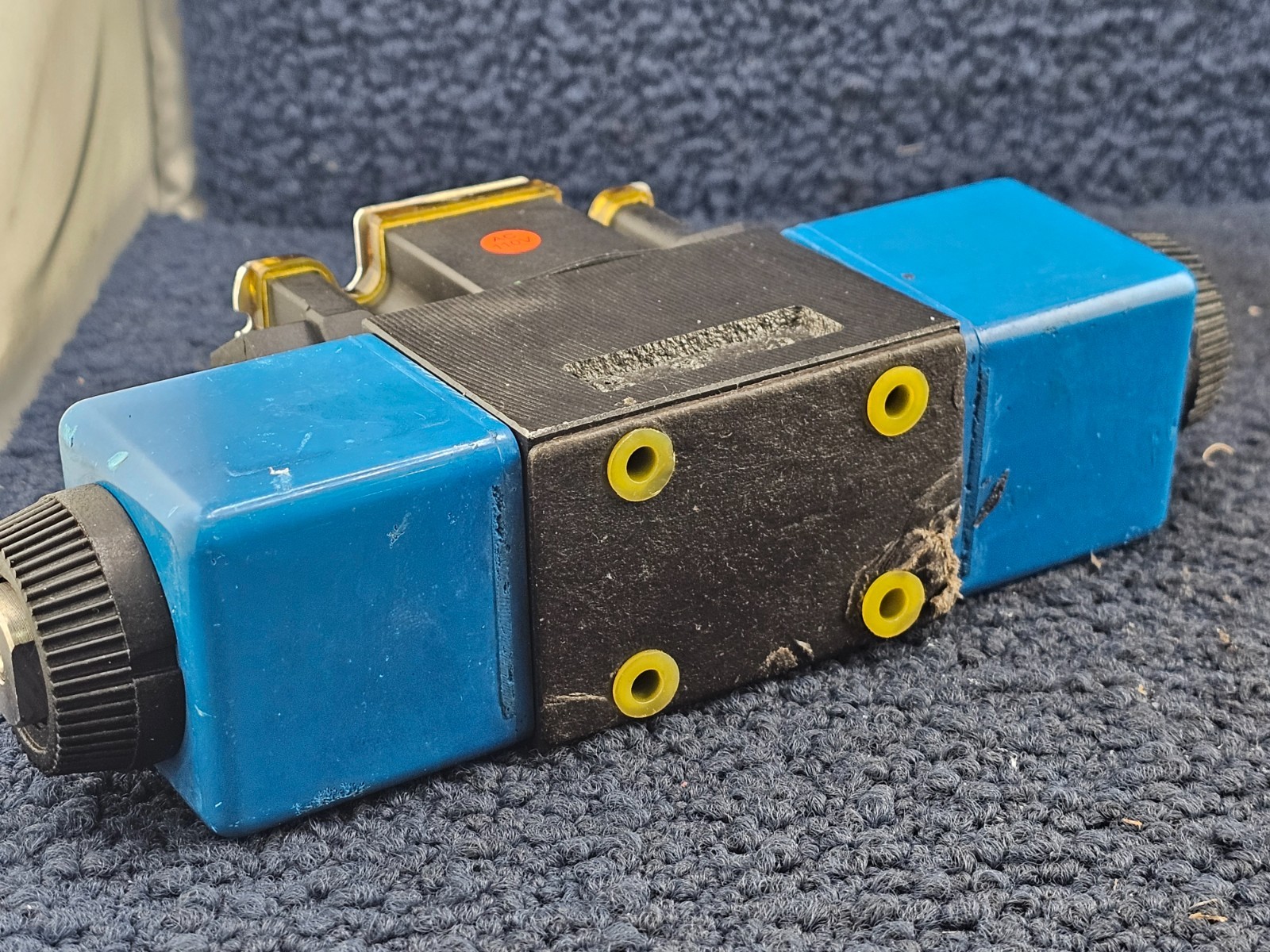 Pro-Active Fluid Power DG4V-3S-6C-M-FTWL-B5-60: Directional Control Valve
