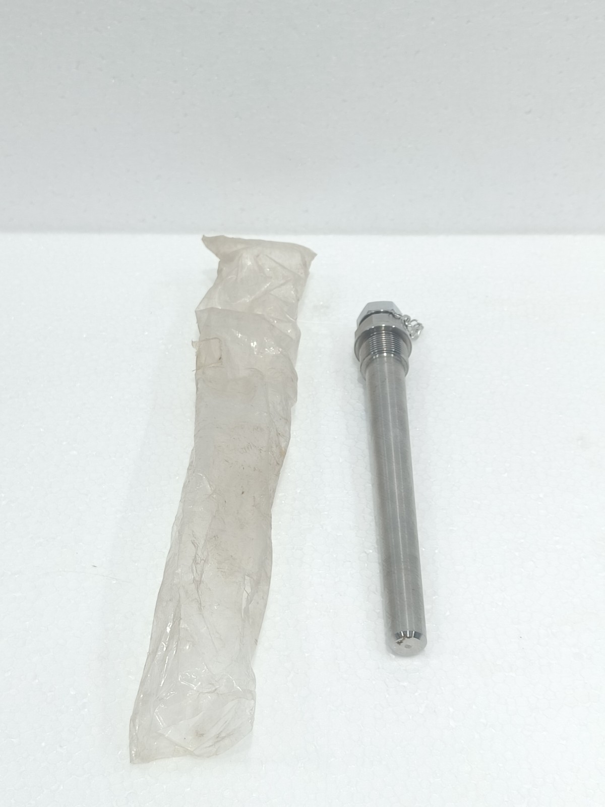 STAINLESS STEEL THERMOWELL WITH THREADED CONNECTION AND PROTECTIVE CAP – 1/2 NPT
