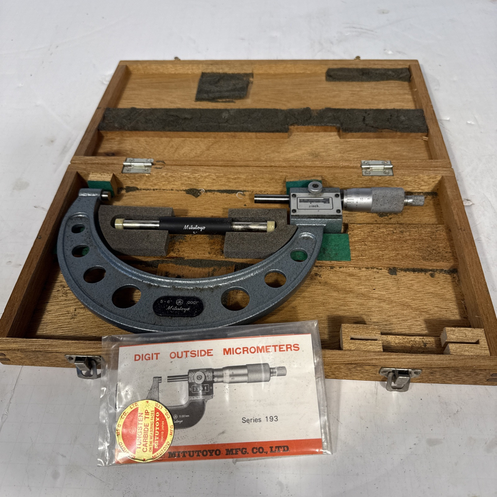 MITUTOYO 193 OUTSIDE MICROMETER. 5″-6″ With Wooden Case And Manual