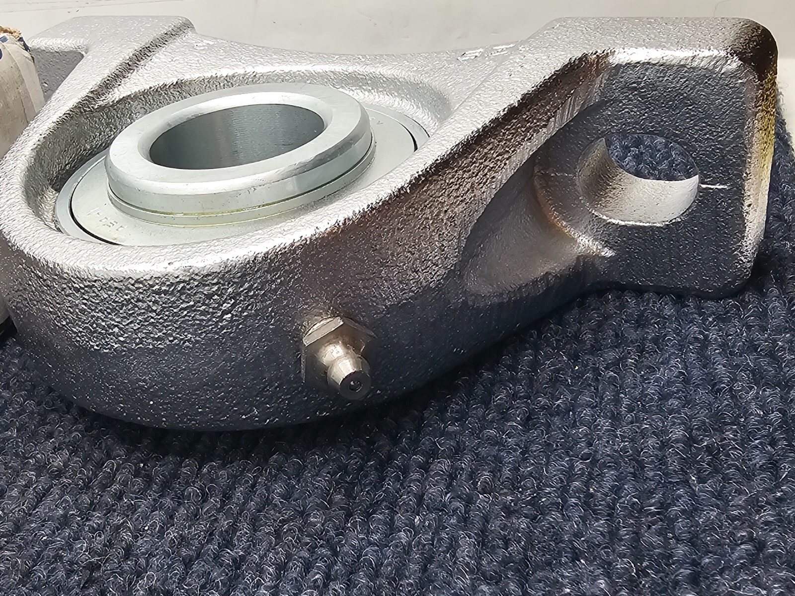AMI ASAHI UCP207-20NPMZ2: PILLOW BLOCK BEARING 1-1/4″ SHAFT