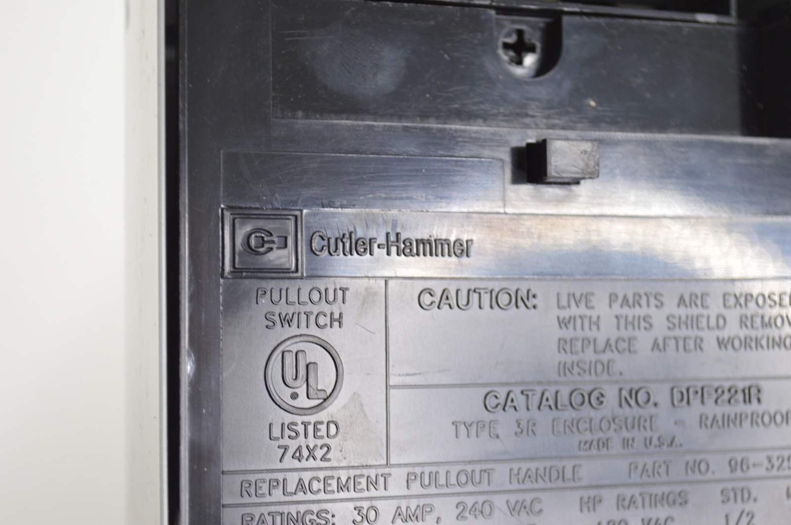 Cutler-Hammer DPF221R Fusible HVAC Pullout AC Disconnect 30A 1-Phase 120/240V