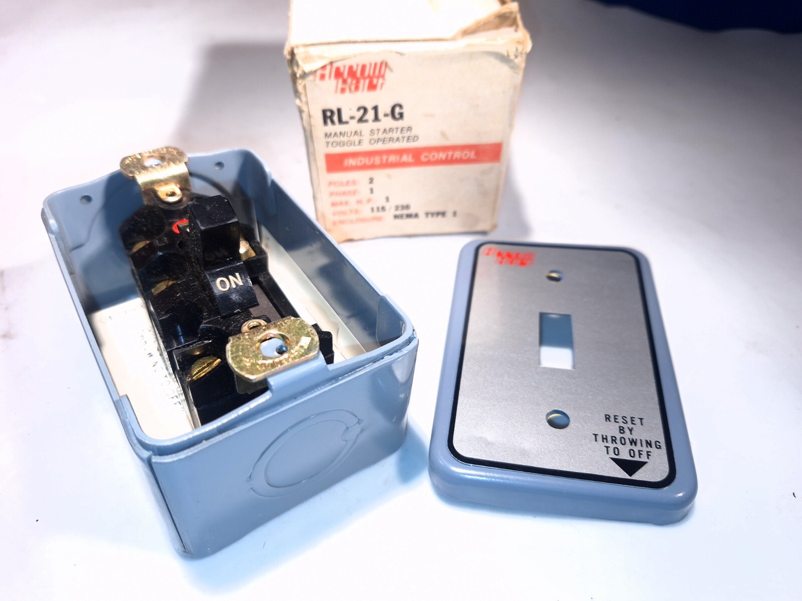 ARROW HART RL-21-G MANUAL STARTER NEMA 1 ENCLOSURE 2 POLE 115/230V RL21G