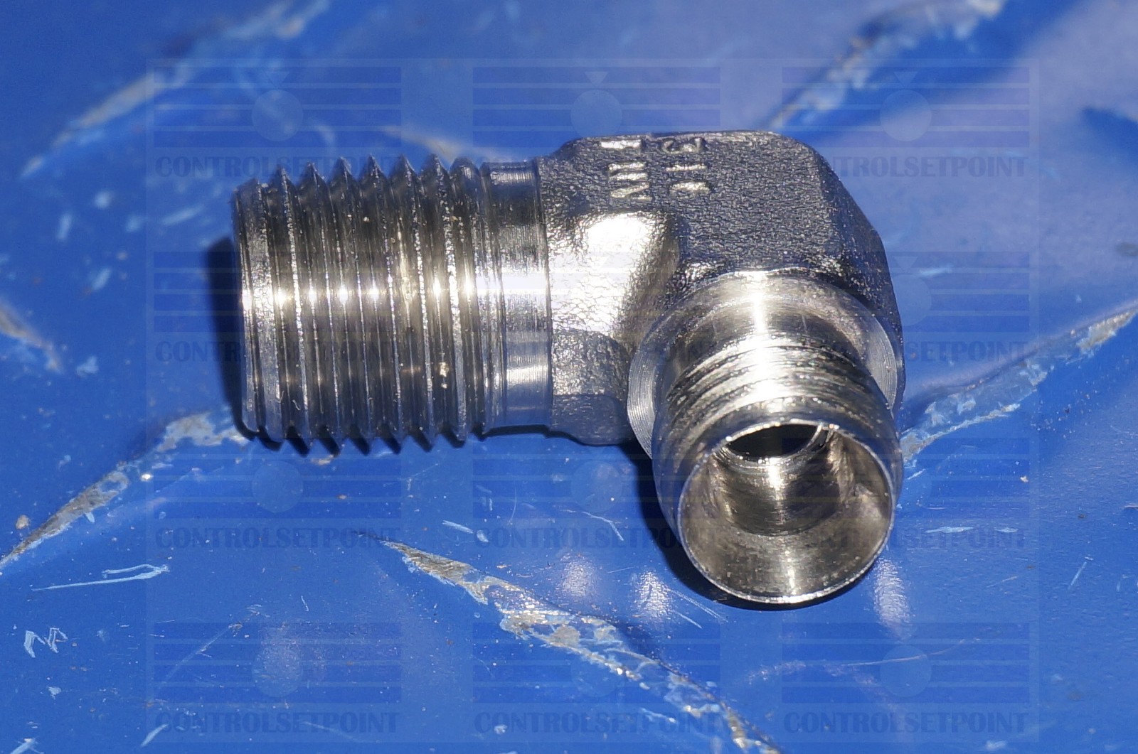 SWAGELOK 1/4″ NPT TO 1/4″ TUBE ELBOW MALE TO MALE 316 SST SS-400-2-4