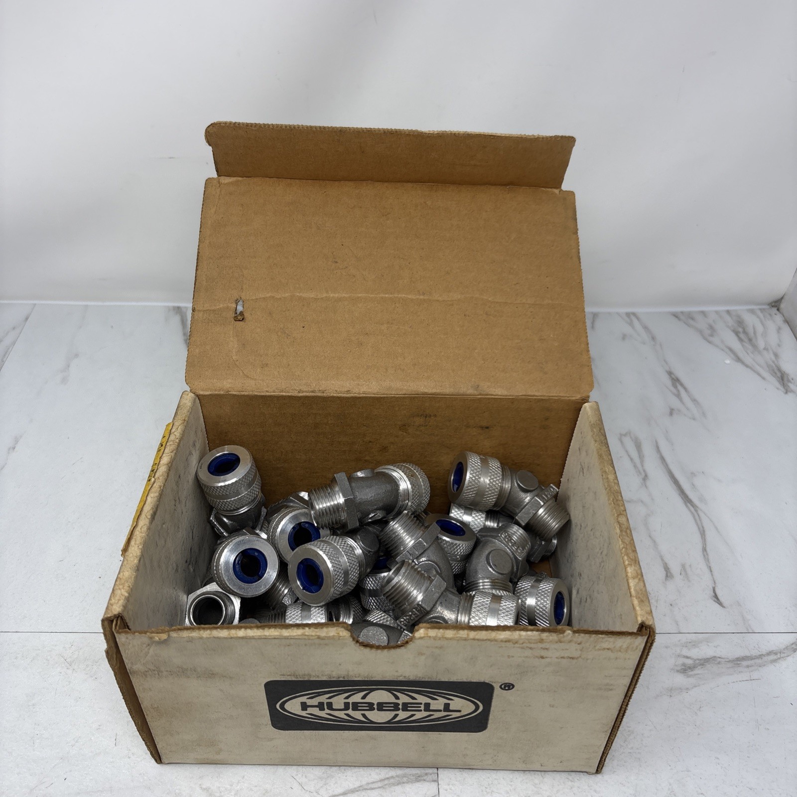 Lot Of 28 Hubbell VHC1023 Aluminum Cord Connector