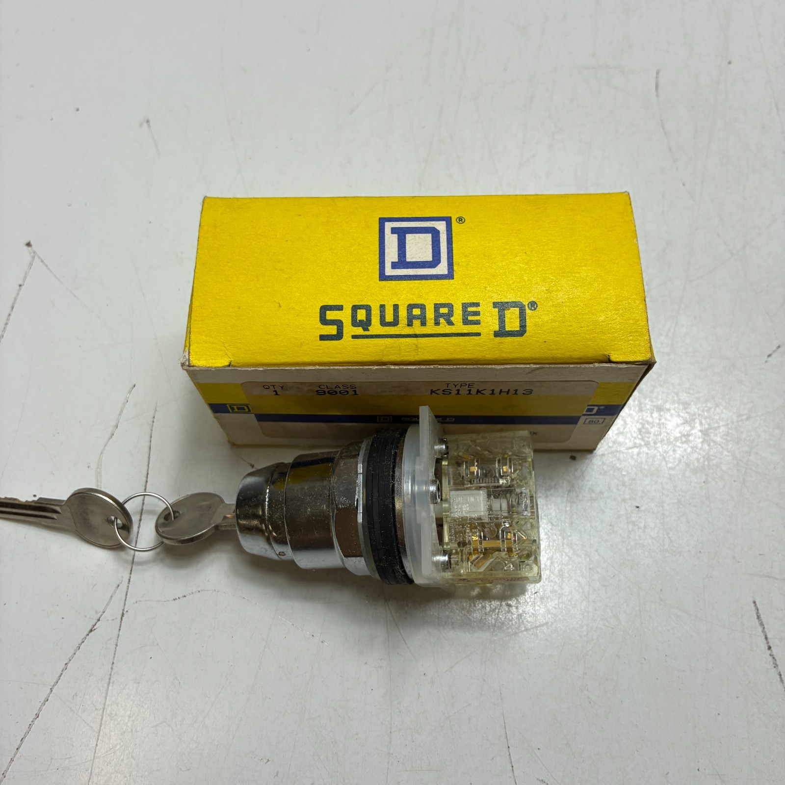 SCHNEIDER ELECTRIC 9001KS11K1H13 HARMONY Selector Switch 2 Position w/ KEY
