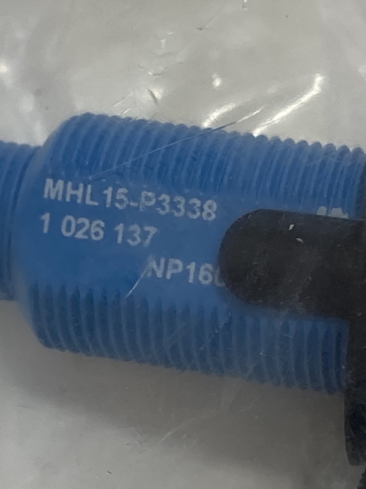 SICK MHL15-P3338 PHOTOELECTRIC SENSOR 10-30VDC PNP LED PNP 0-4.5M SE NIB
