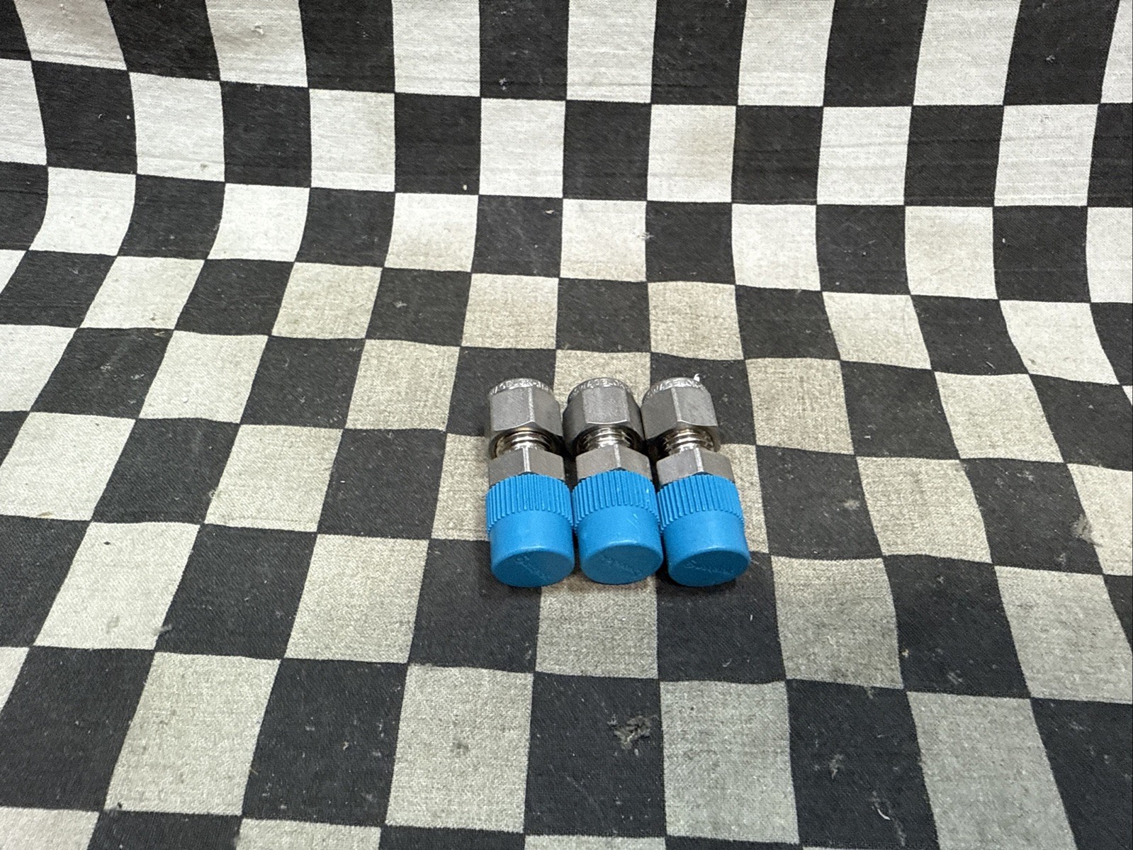 SWAGELOK SS-400-1-4, SS40014, 1/4″ TUBE X 1/4″ NPT, Lot Of 3, SHIPSAMEDAY #LA6