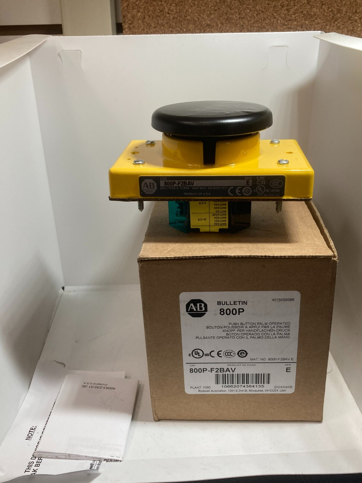 ALLEN BRADLEY 800P-F2BAV PUSH BUTTON PALM OPERATED 1NO/1NC SERIES E NIB