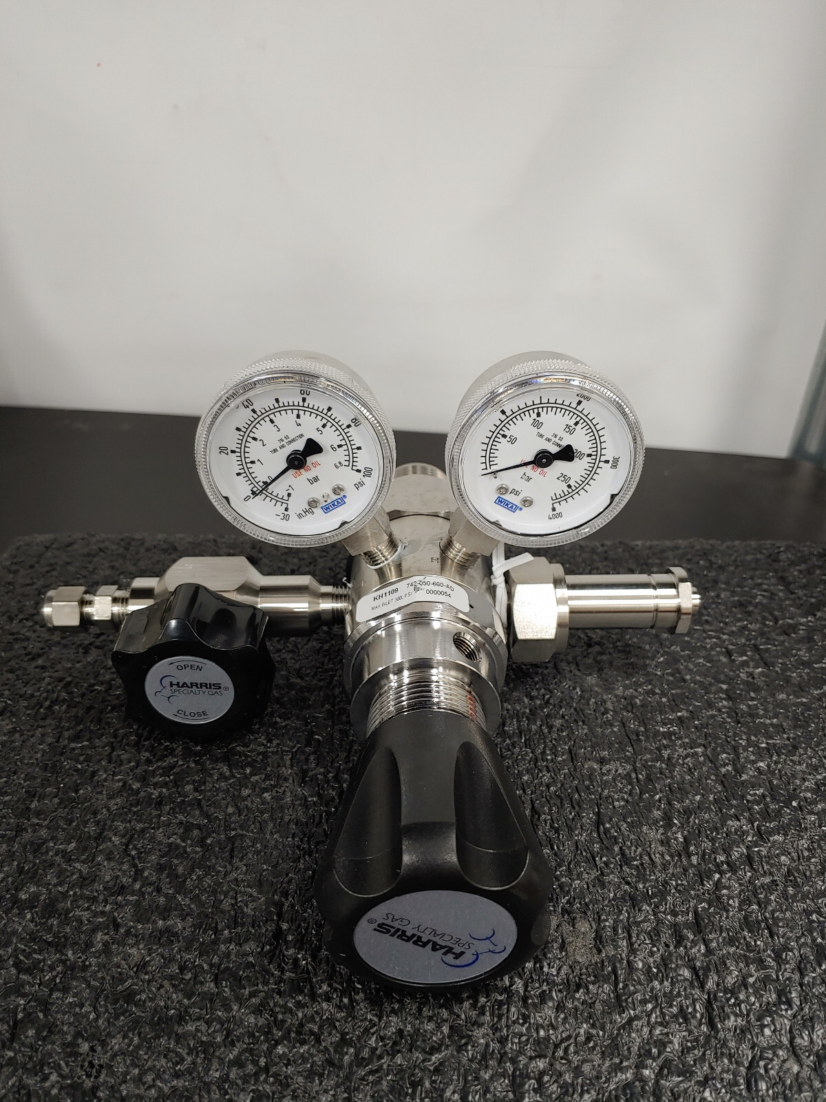 HARRIS KH1109 High Purity Two Stage Gas Regulator