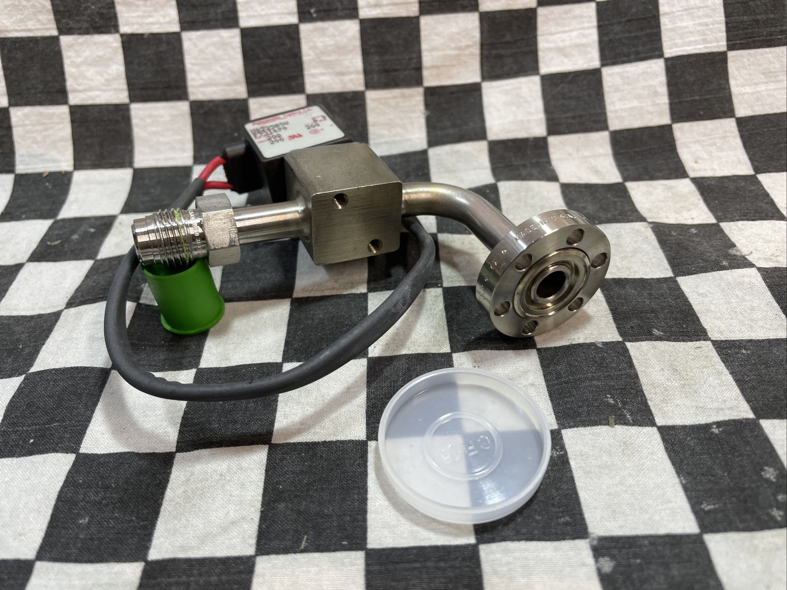 Asco Sub-miniature U8225B5V, 1/4″ MVCR x 1-1/3″ CF, 400115-142D, #126AP