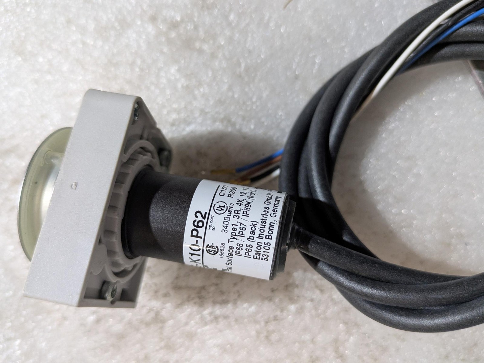 EATON C30C-FD-G-K10-P62 PUSHBUTTON FLAT, 30MM, 1NO, GREEN, 1M, OPEN
