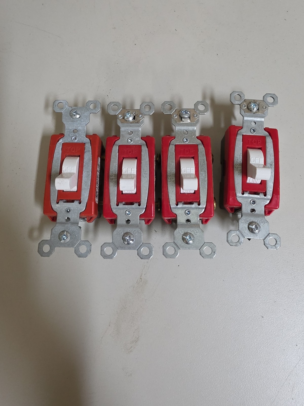 LOT OF 4 CS20AC1-W Legrand Pass Seymour Single Pole Toggle Switch AC 20A 120V c.