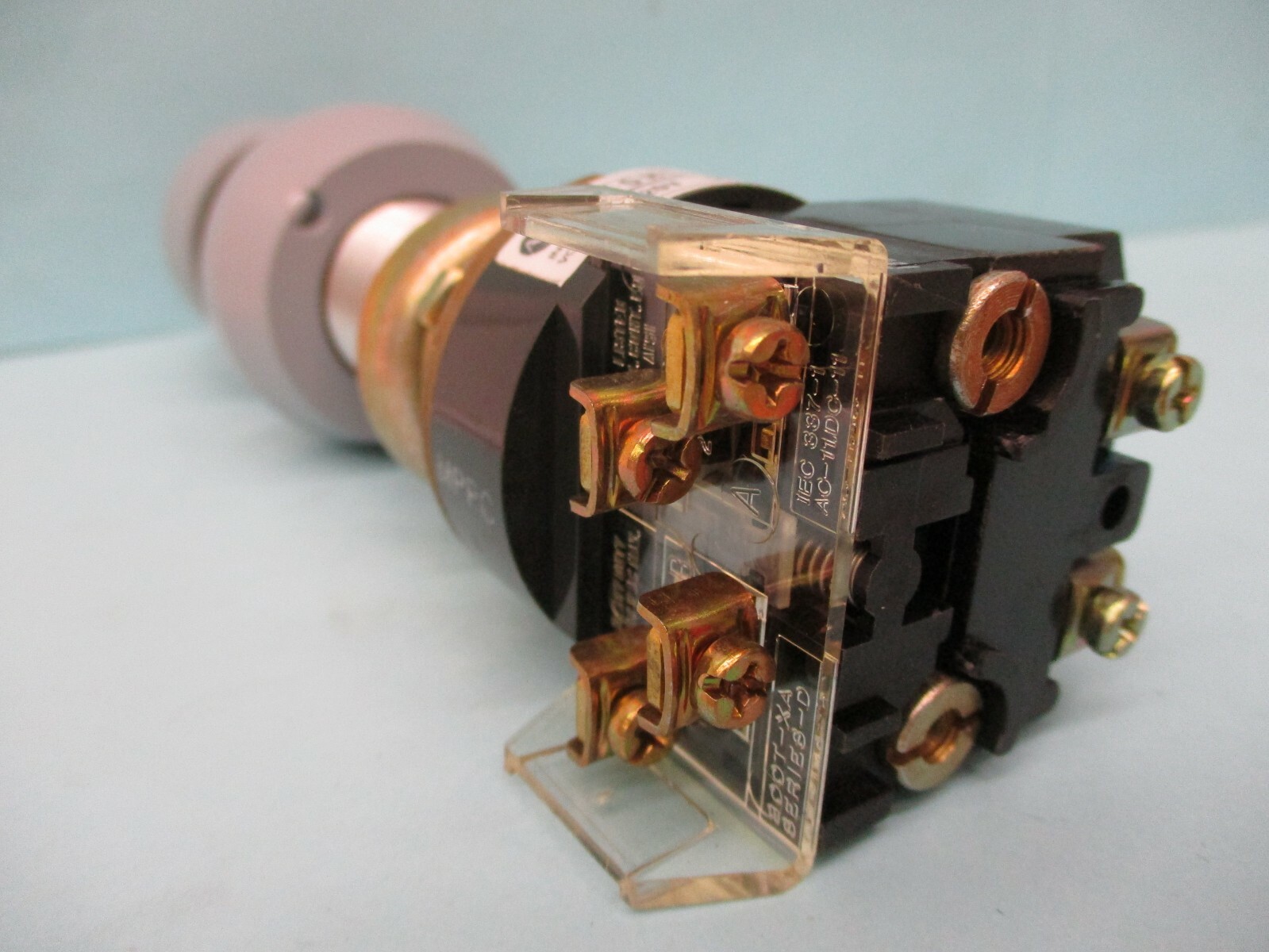 New other Allen-Bradley Push Button 800HL-PPB16 800T-XA Series D A2904DH