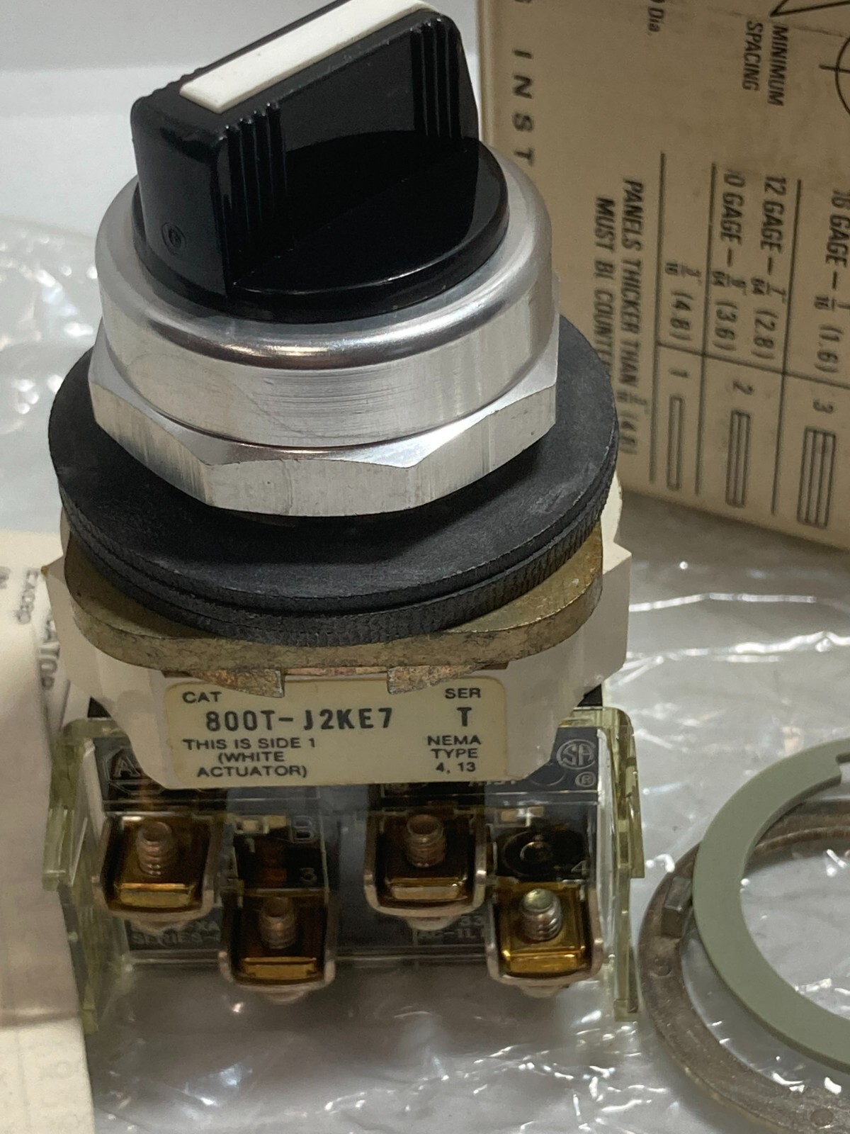 ALLEN BRADLEY 800T-J2KE7B SELECTOR SWITCH 3 POSITION MAIN 2NO/2NC SERIES T NIB