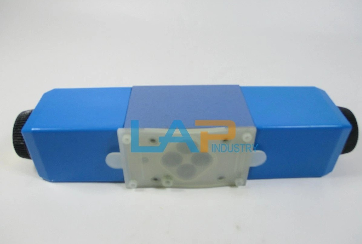 1PCS New Electromagnetic directional valve DG4V-3-2C-M-U-D8-60 solenoid valve
