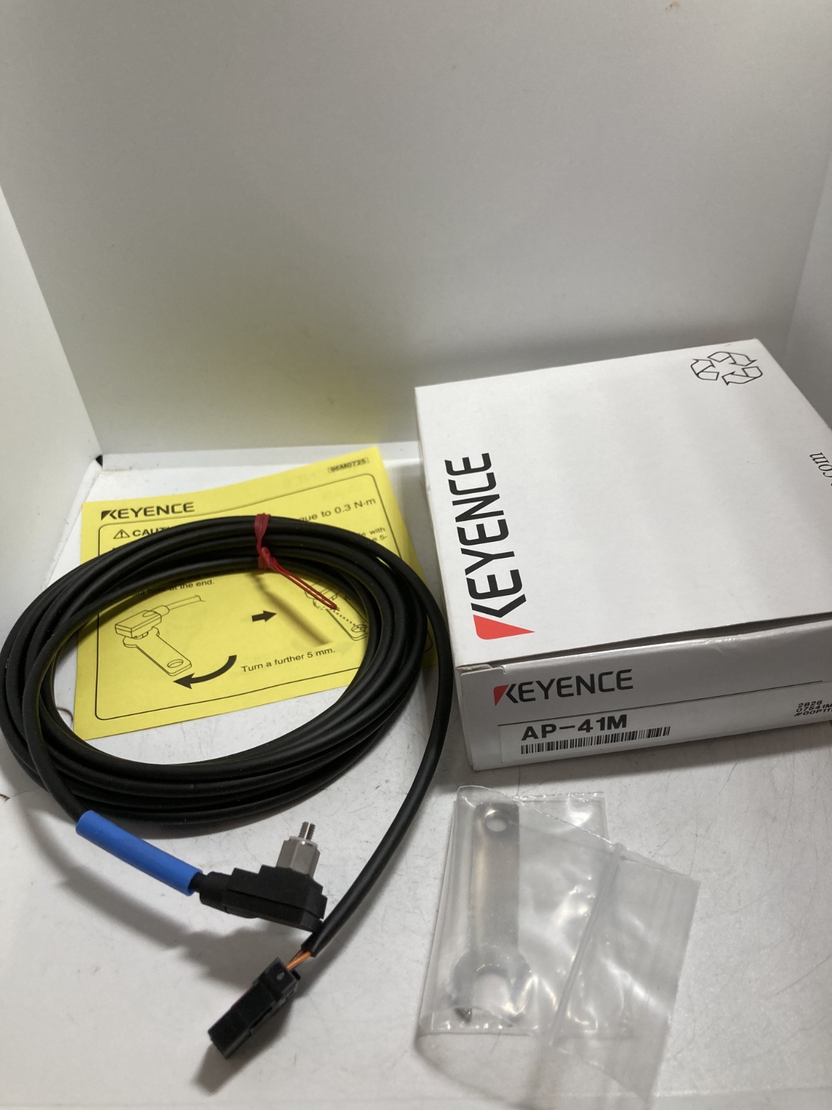 KEYENCE AP-41M PRESSURE SENSOR HEAD M3 MALE THREADED NIB