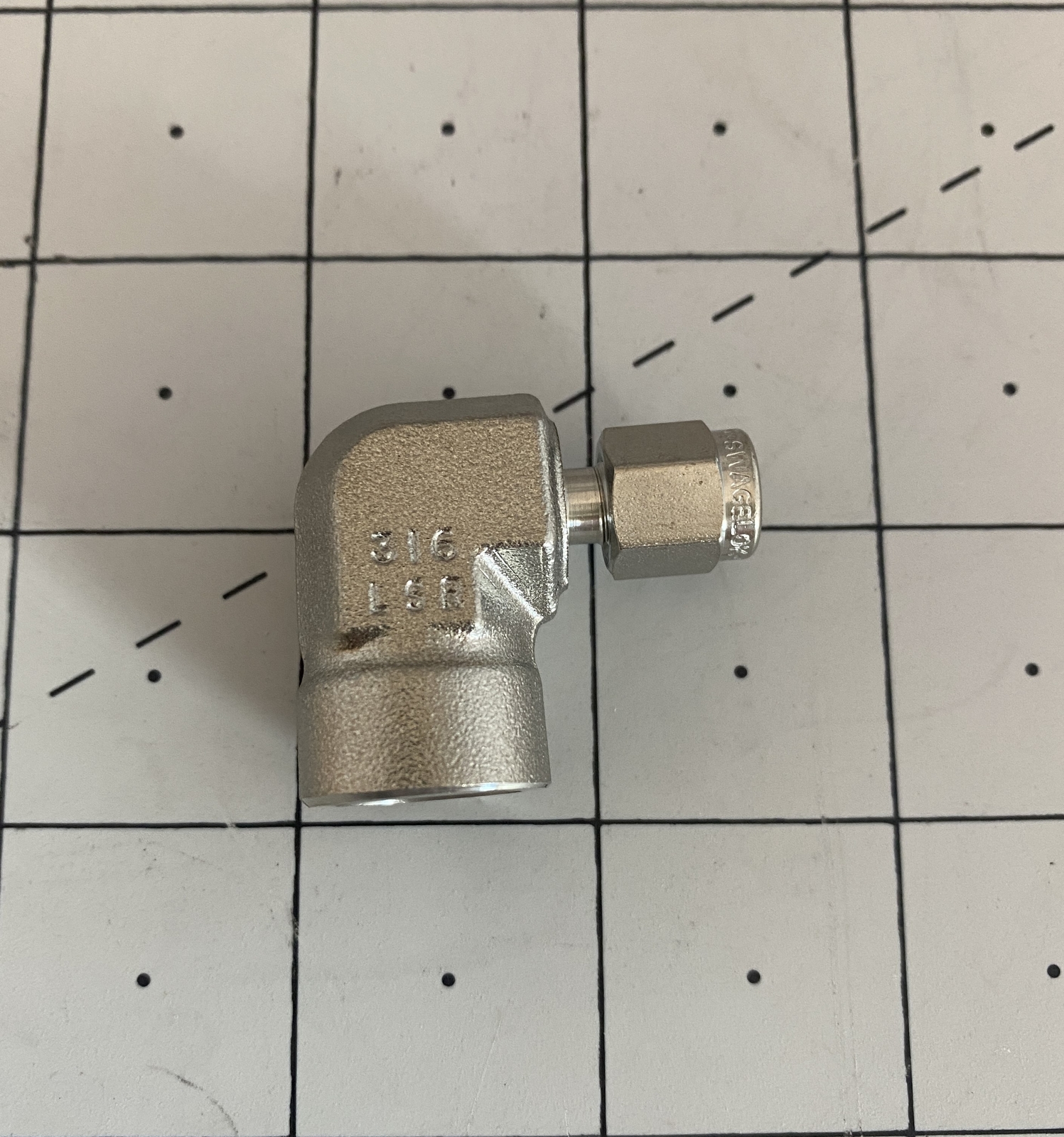 Swagelok Stainless Steel Tube Fitting, Female Elbow PN: SS-200-8-4