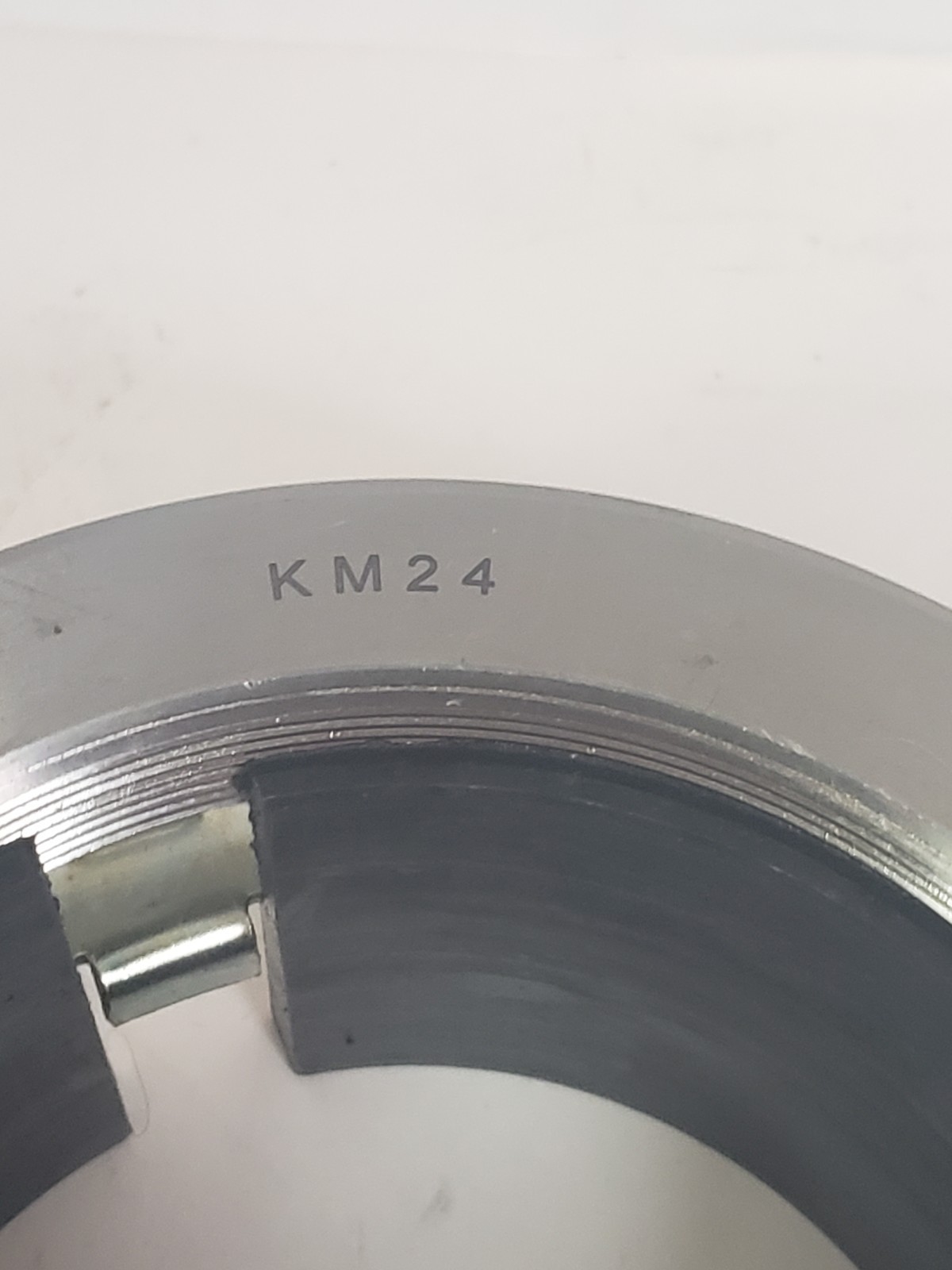 FSQ KM24 LOCKING NUT AND ADAPTER SLEEVE 120x155x20mm, NIB