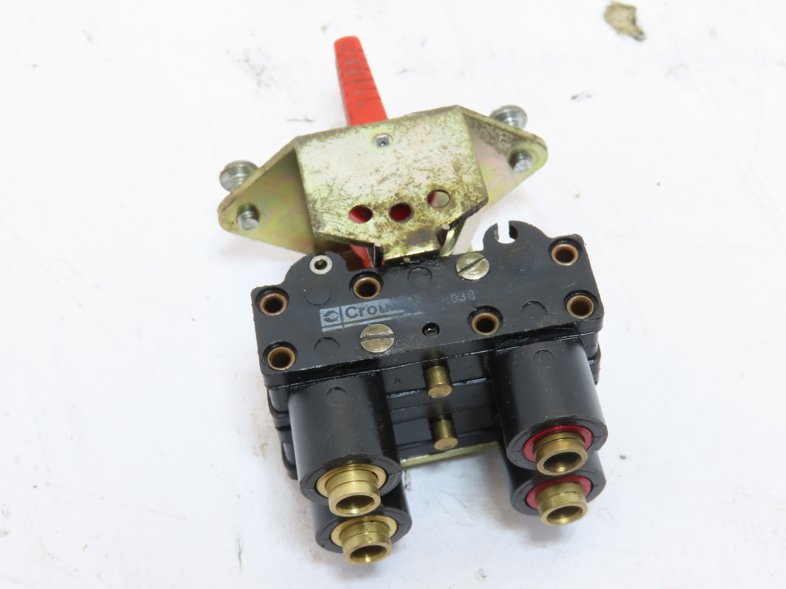 Pneumatic 2-way Momentary pneumatic switch Push-In Connection 4MM Diameter
