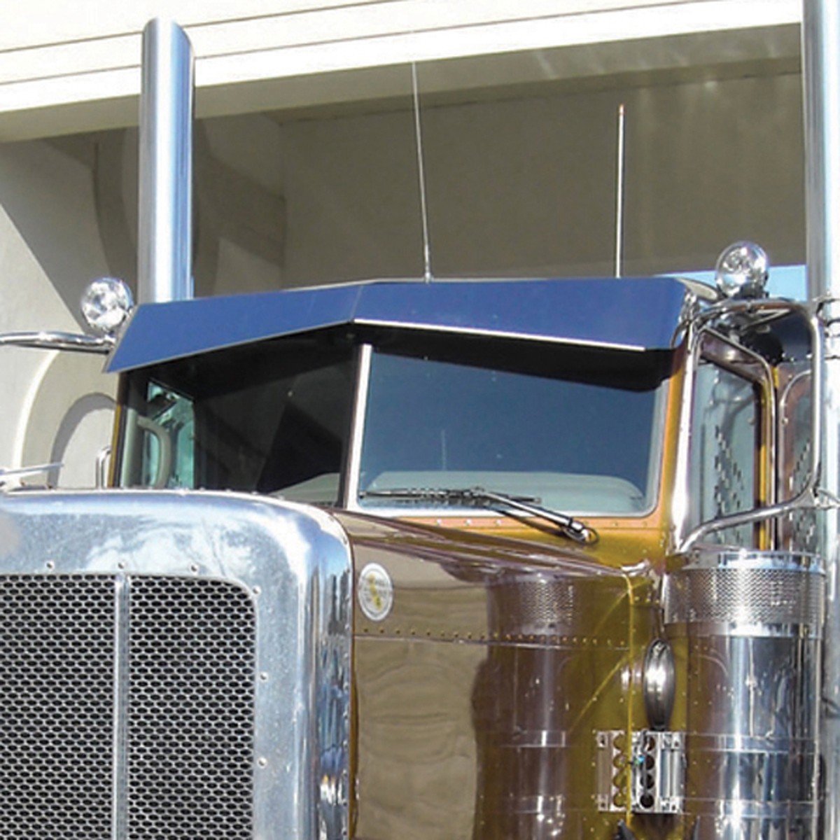 13 Bowtie Boltless Peterbilt 379 Standard Cab Sunvisor (2005 – 2007)” – TSUN-P26