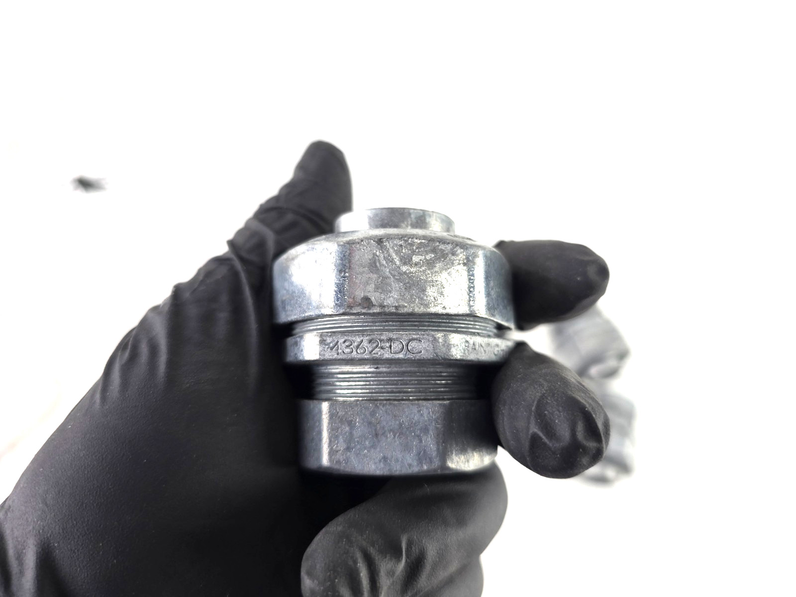 4pcs Bridgeport 4362-DC 1″ Raintight Liquid Tight to EMT Transition Coupling