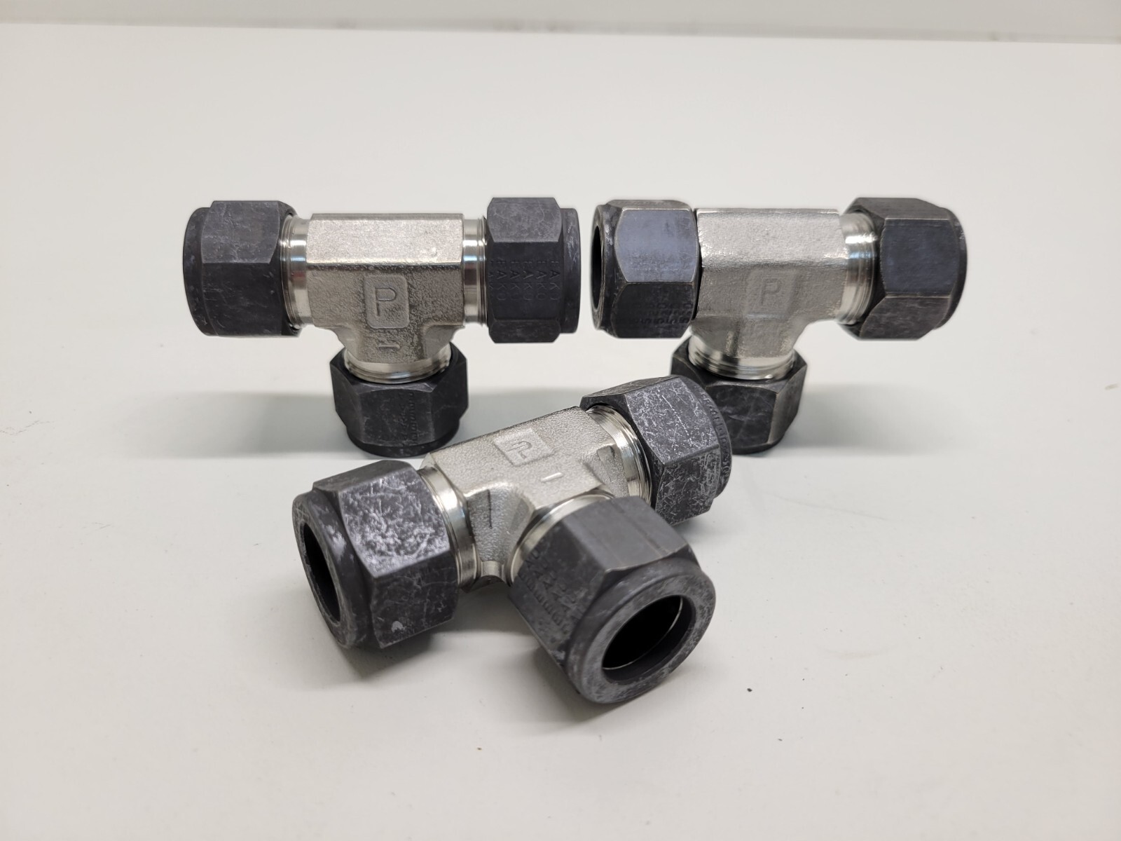 LOT OF (3) NEW OLD STOCK! PARKER SS 5/8″ TUBE TEE FITTINGS