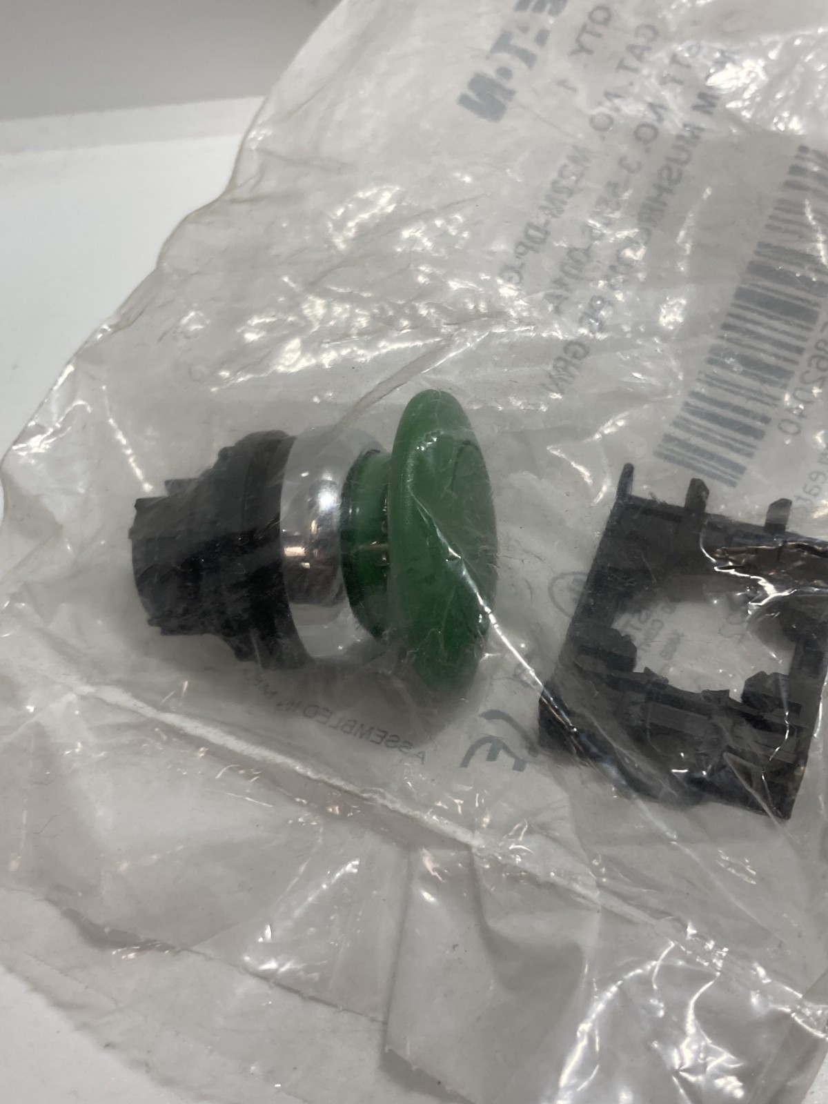 EATON M22M-DP-G PUSHBUTTON OPERATOR MUSHROOM GREEN MOMENTARY NIB