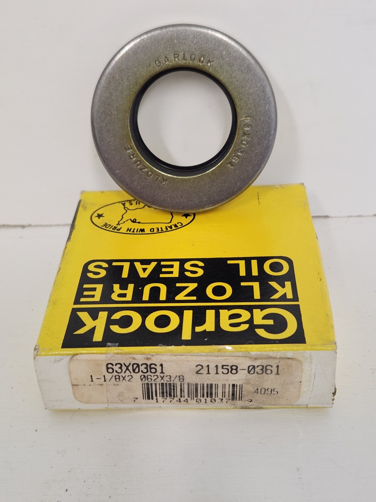 NEW OLD STOCK! GARLOCK KLOZURE OIL SEAL 63X0361 21158-0361