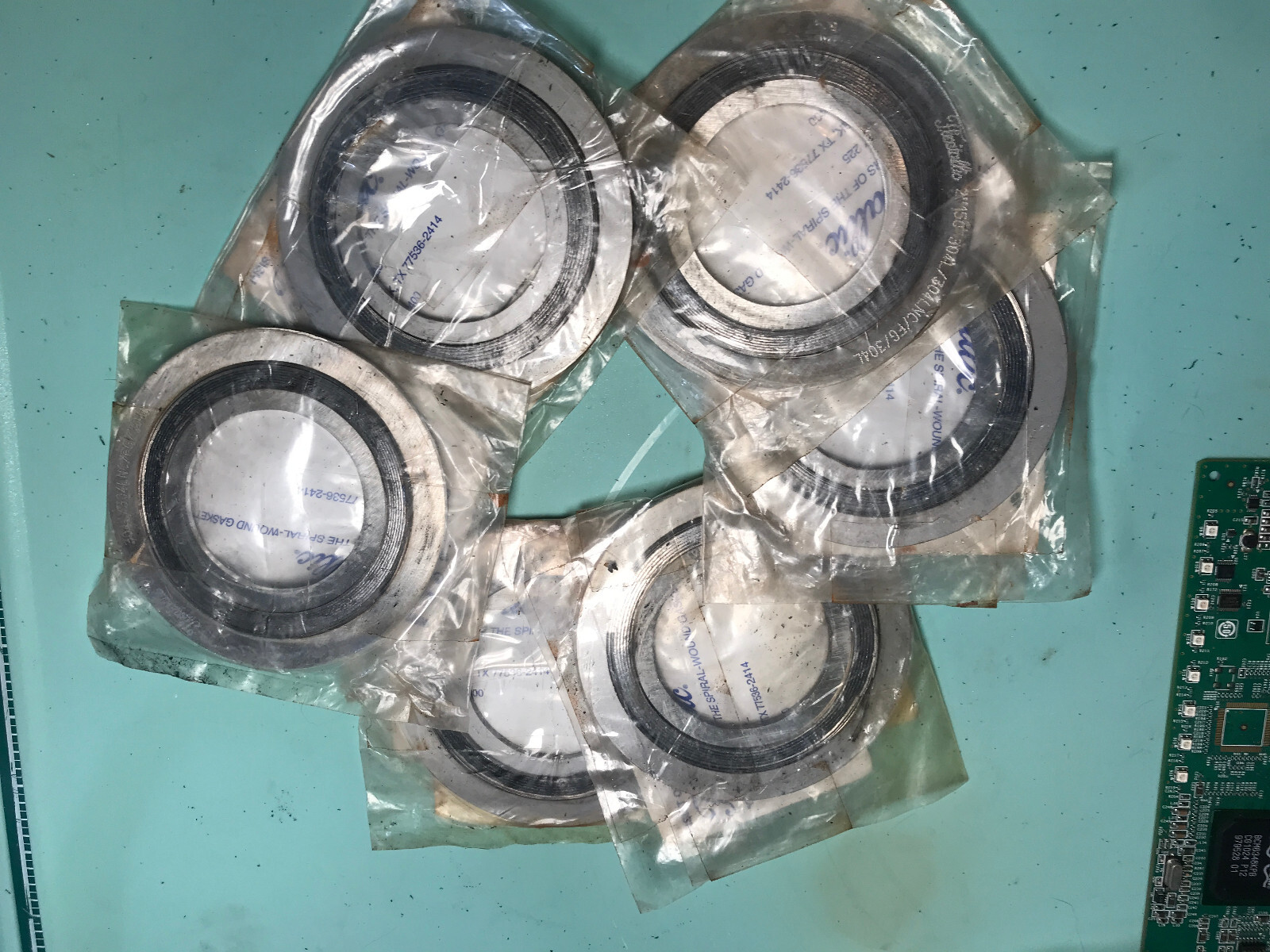 Lot of 17, FG, Flange Gasket, 3 sizes, 304L: 1 1/2″ 150, 2″ 150, 3″ 3/4/600