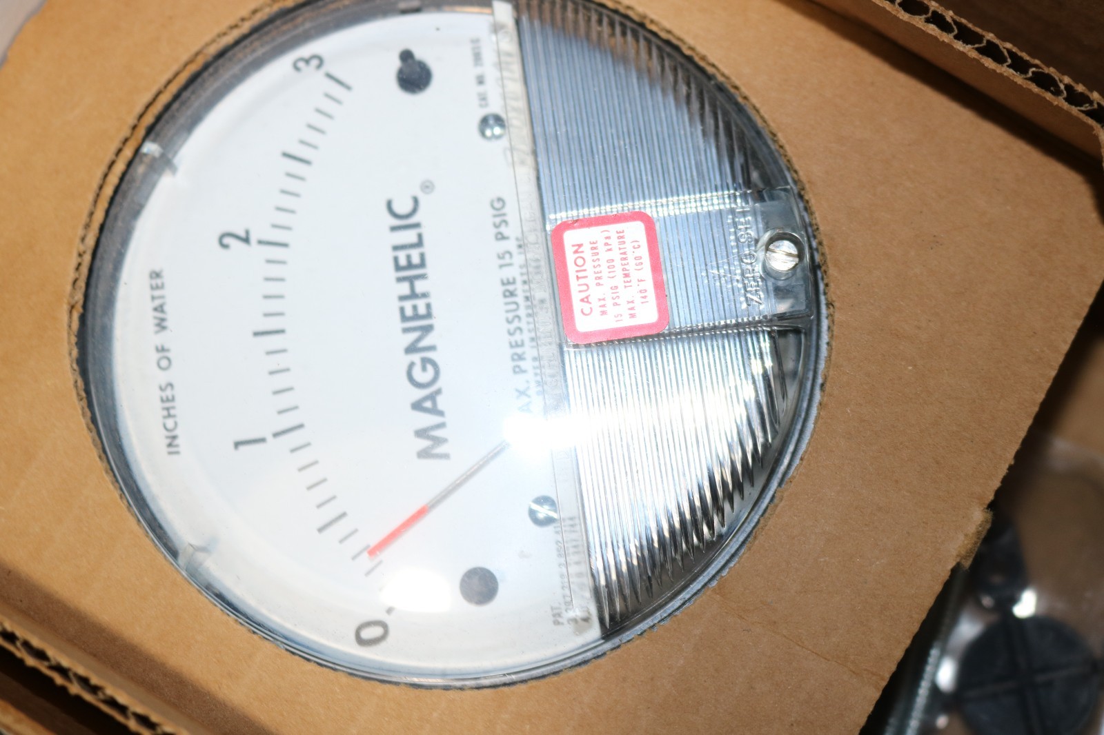 Dwyer Magnehelic Pressure Gauge Model 2003 with Accessory Package NOS