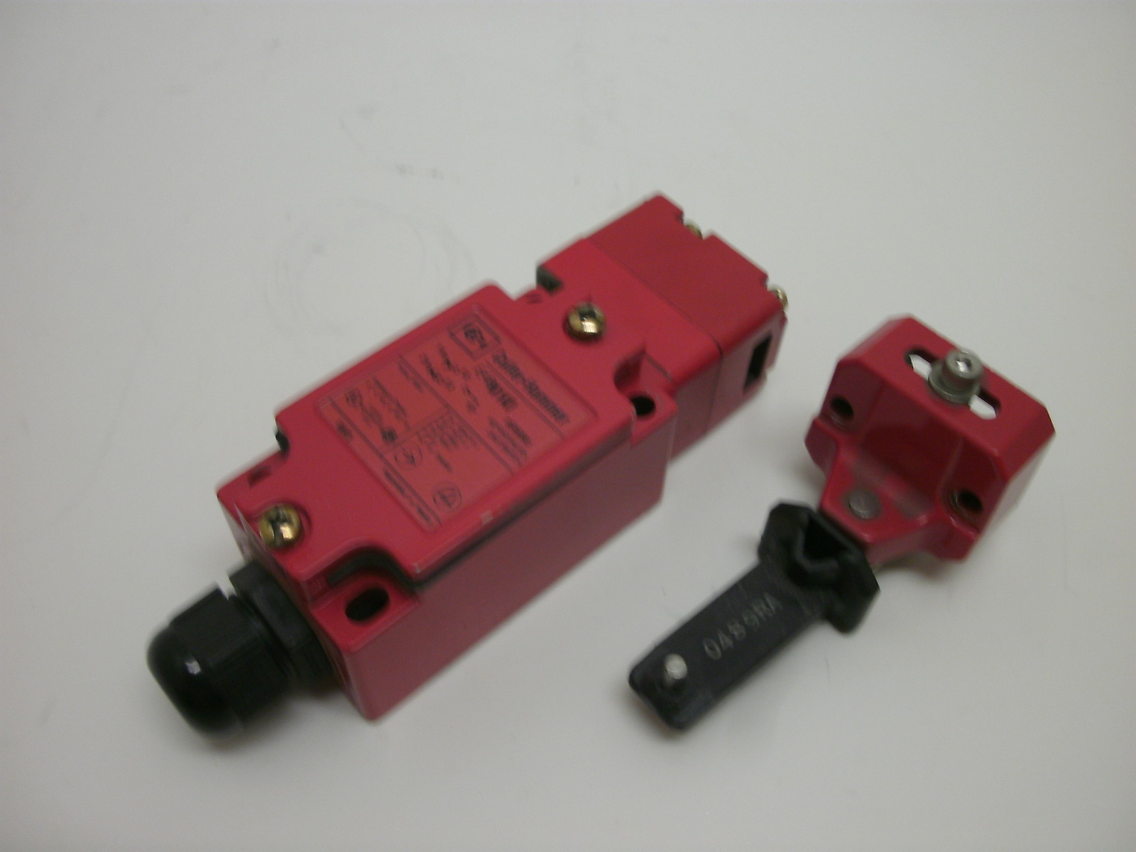 CUTLER-HAMMER E48M1K0 SERIES A1 KEY INTERLOCK LIMIT SWITCH EN 60947-5-1 VDE 0660