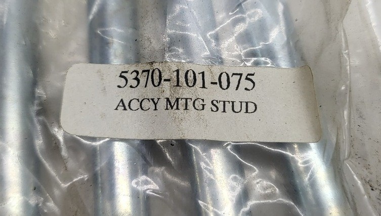 NEW BAG OF 4 5370-101-075 ACCY MTG STUD