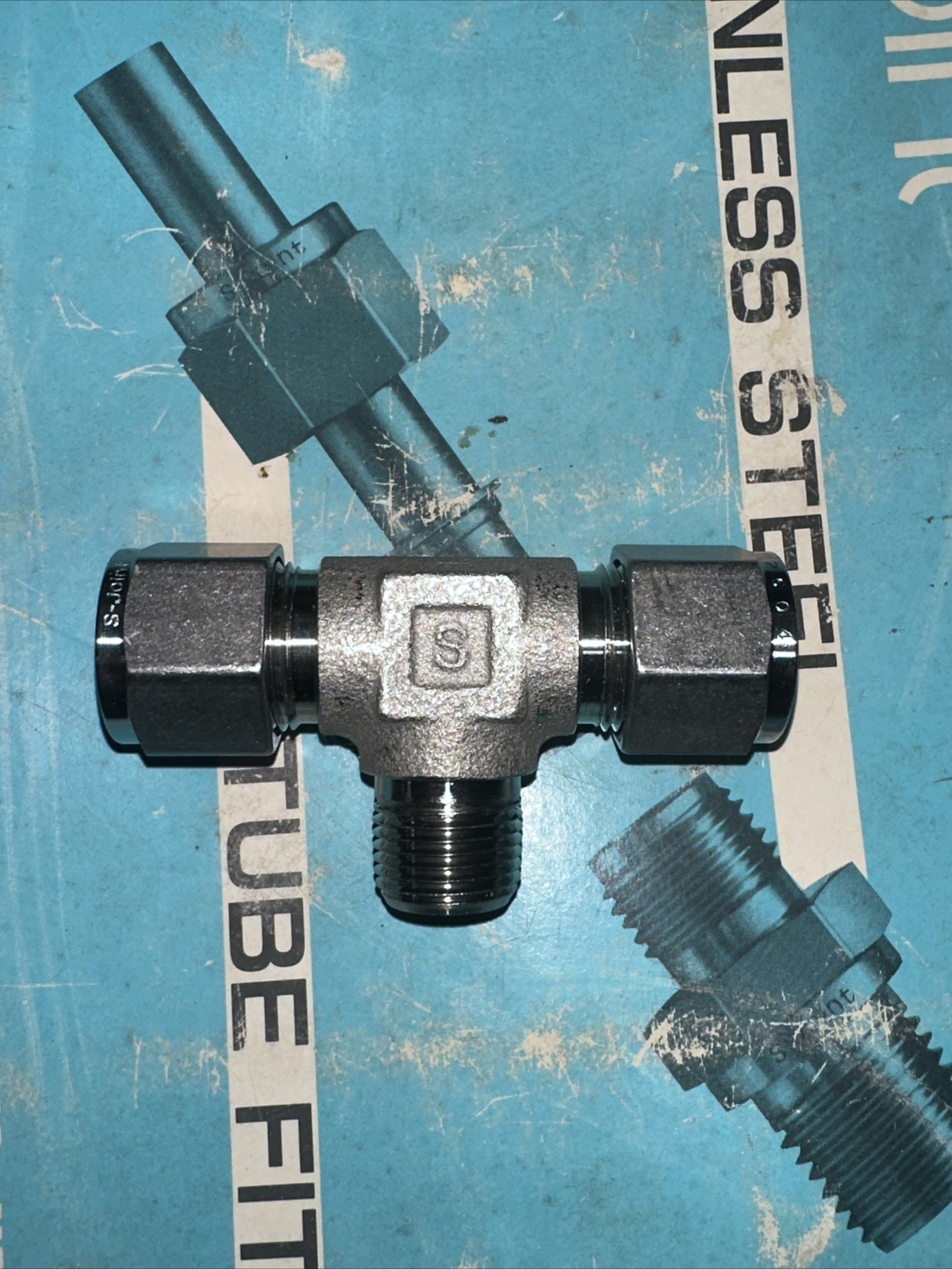 S-JOINT MALE BRANCH TEE 1/2 OD x 1/2 OD x 3/8Male Swagelok Ref SS-810-3TTM