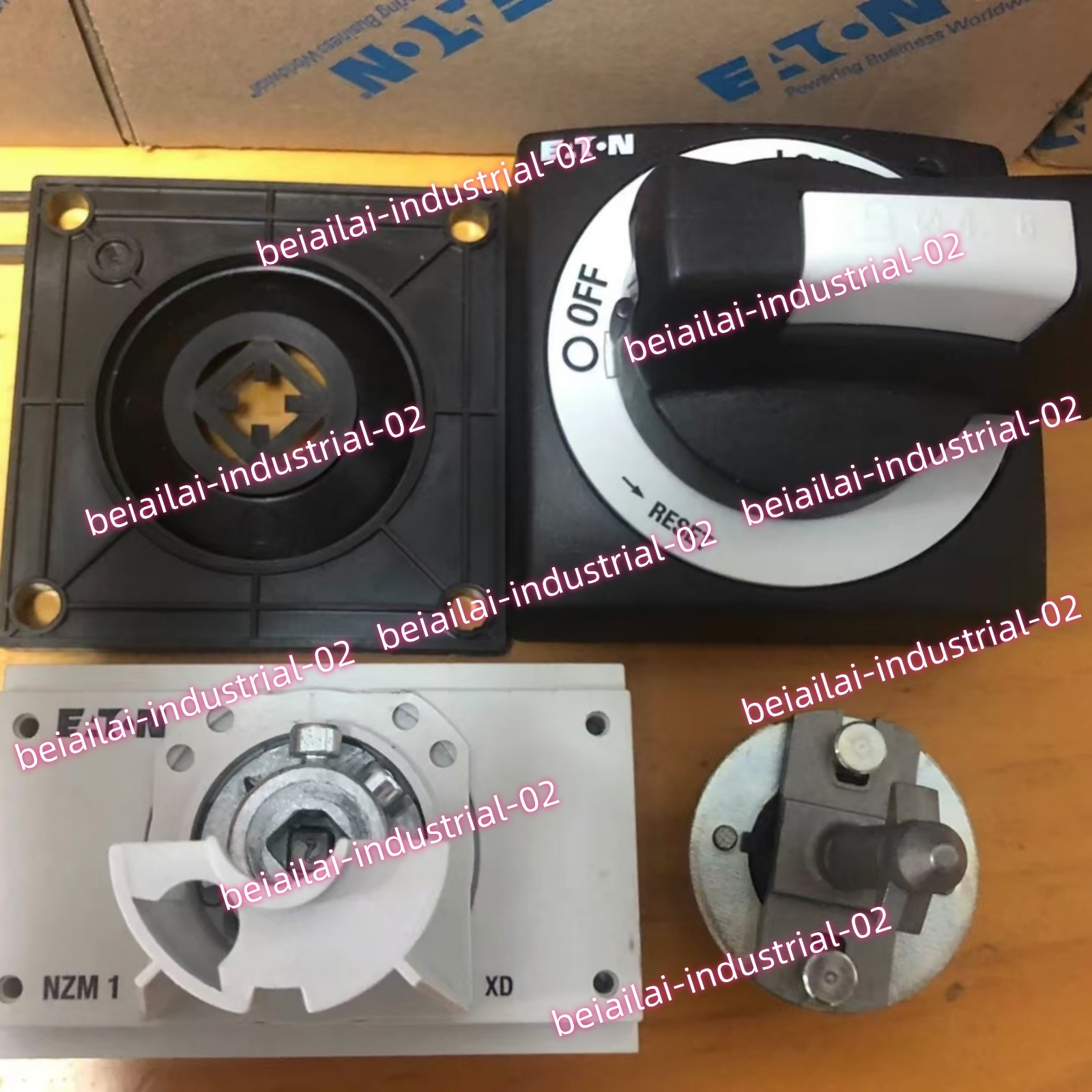 EATON NZM2-XTVD Circuit Breaker Handle#1pcs new in box