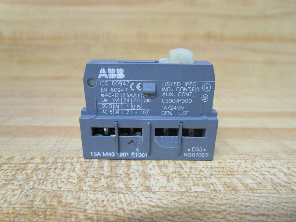 Asea Brown Boveri 1SAM401901R1001 ABB Auxiliary Contact Block Chipped