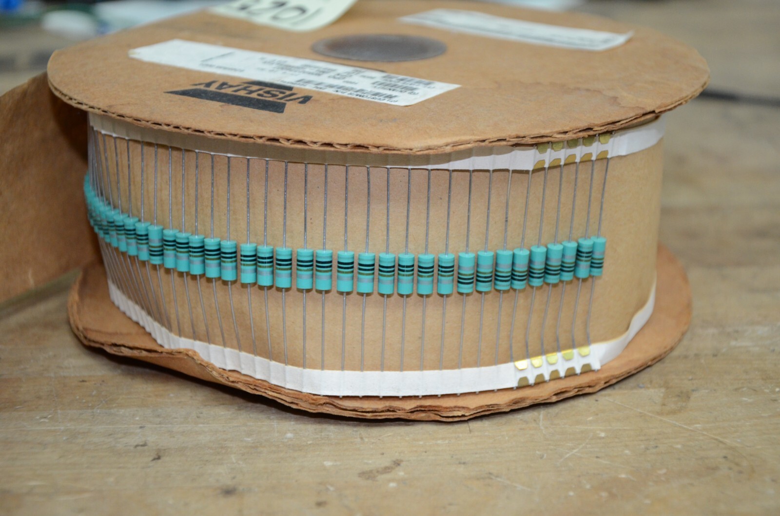 Vishay IM-4 10 uh 5% Molded Axial Leaded Inductor lot of 50 New Open box IM4