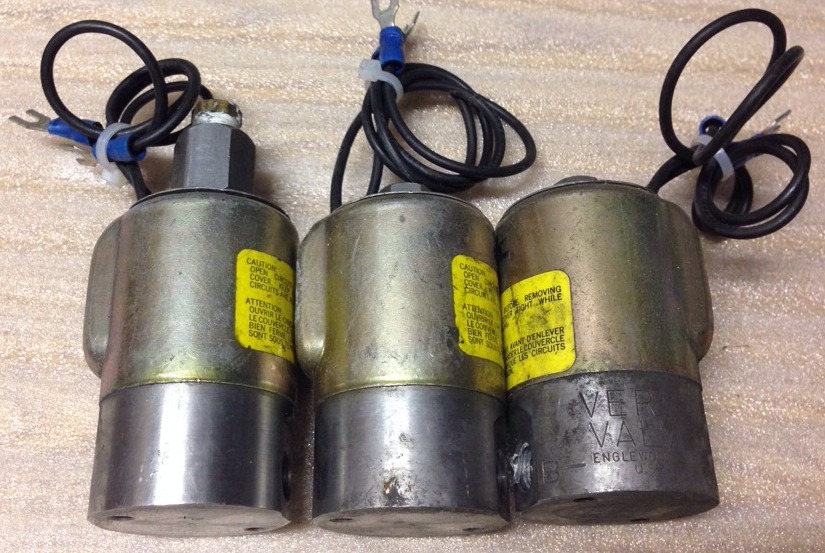 VERSA SOLENOID VALVE 1/8″ ESM-8202-33-H2-243, 24VDC, 150 Psi 10W Lot Of 2 #107L