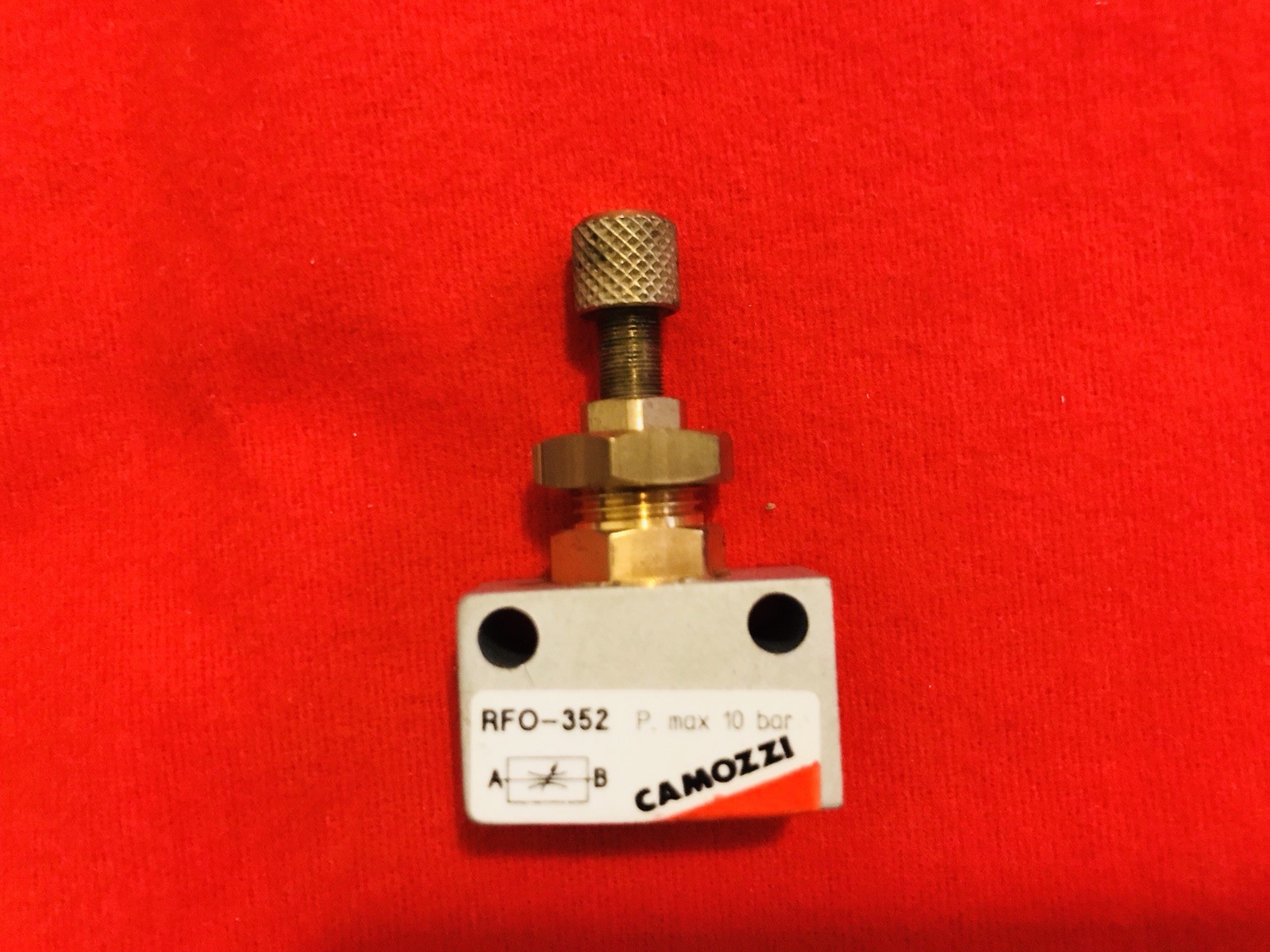 CAMOZZI FLOW CONTROLLER #RFO 352 UNUSED
