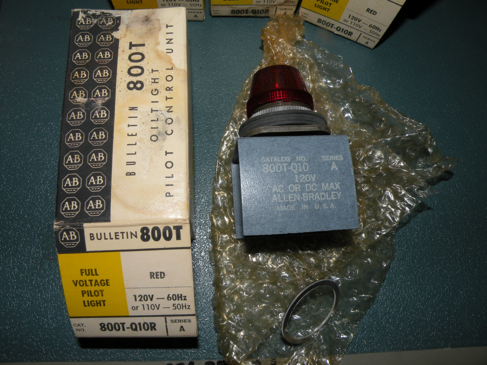 Allen Bradley 800T-Q10R SER A Red Full Voltage Pilot Light