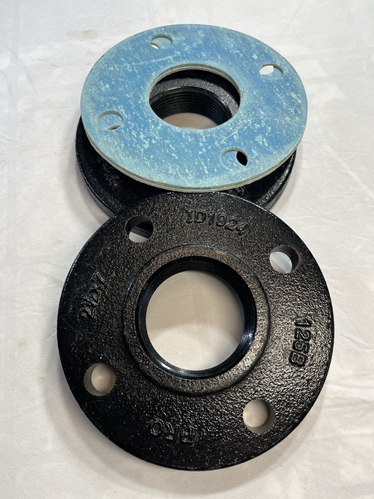 (2) – PRO Pipe Flanges 2-1/2″ X 7″ with Gaskets – 125B, ID1924