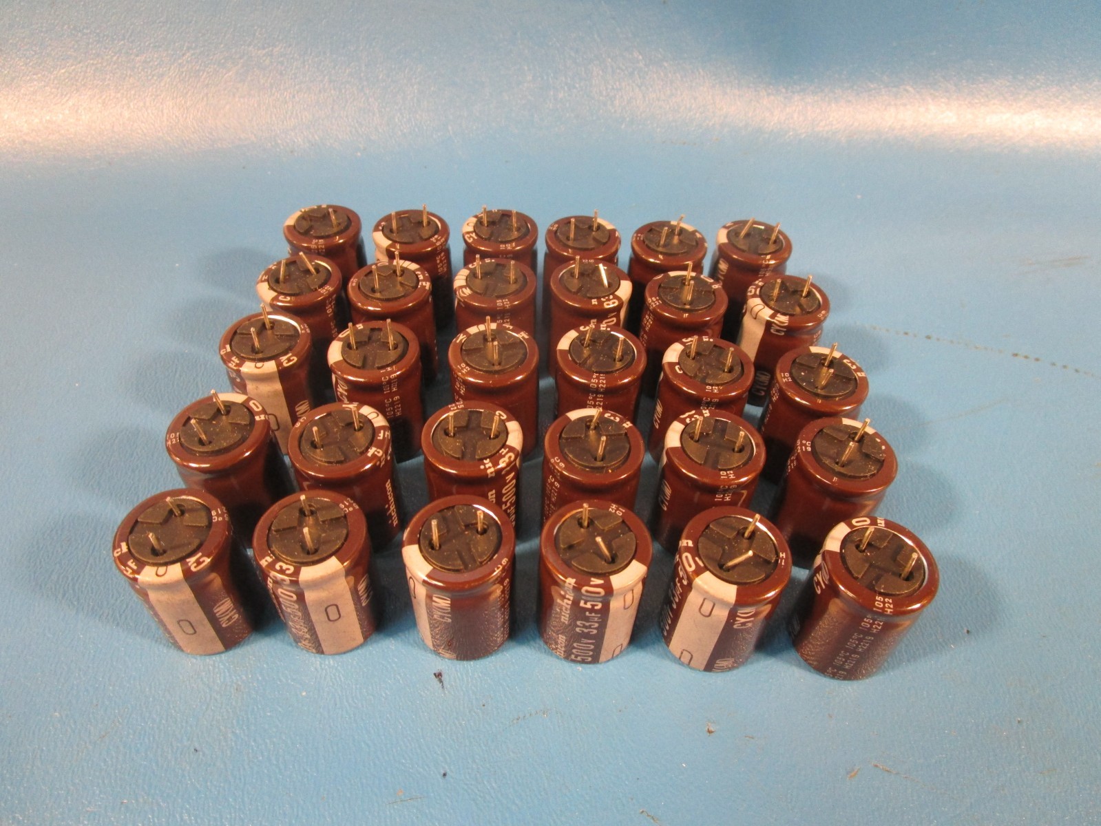 LOT OF 30 Nichicon, UCY2H330MHD3TN, CAP ALUM 33UF 20% 500V RADIAL TH