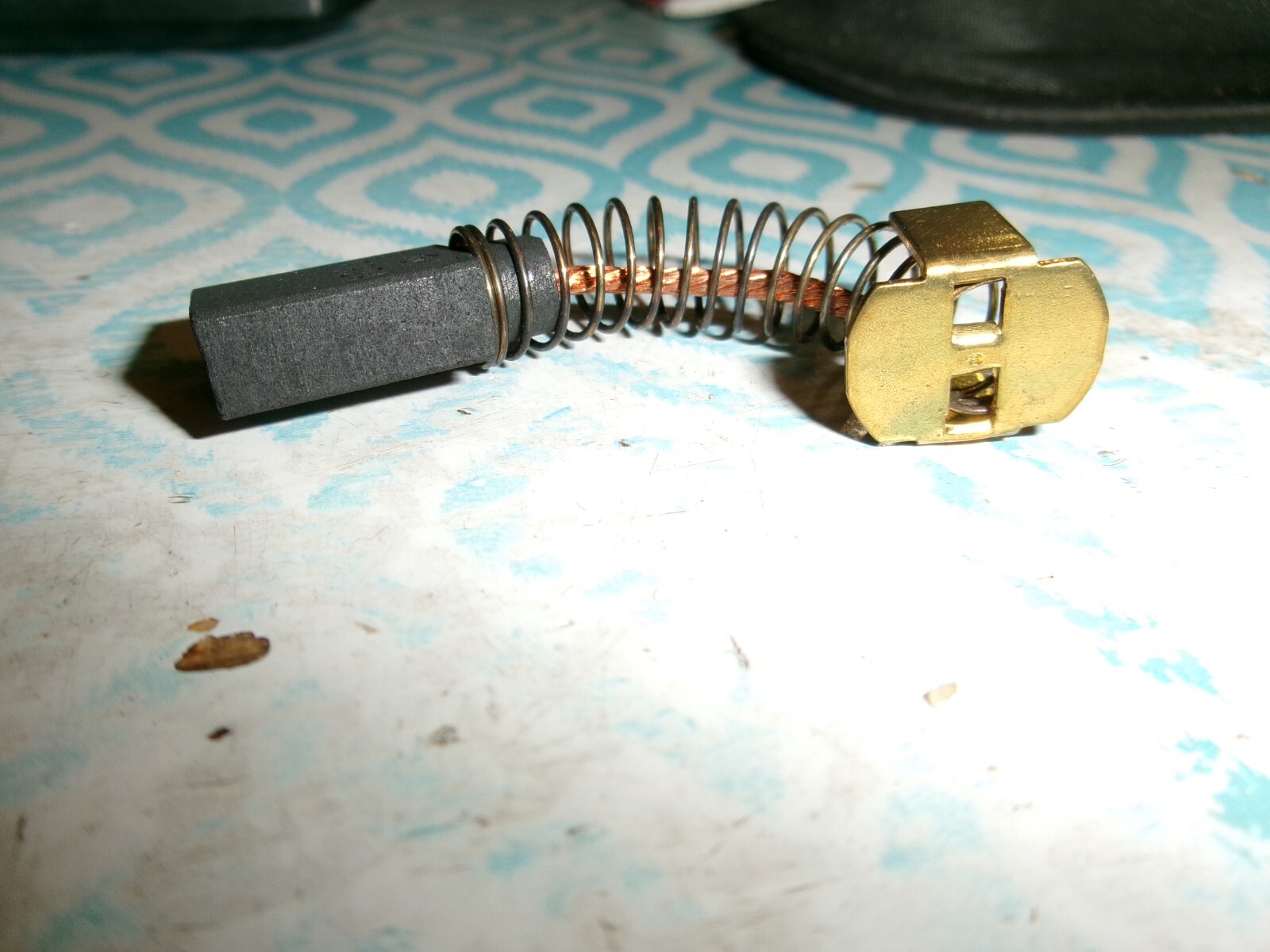 CARBON EG24 MOTOR BRUSH ASSEMBLY (BIN69)