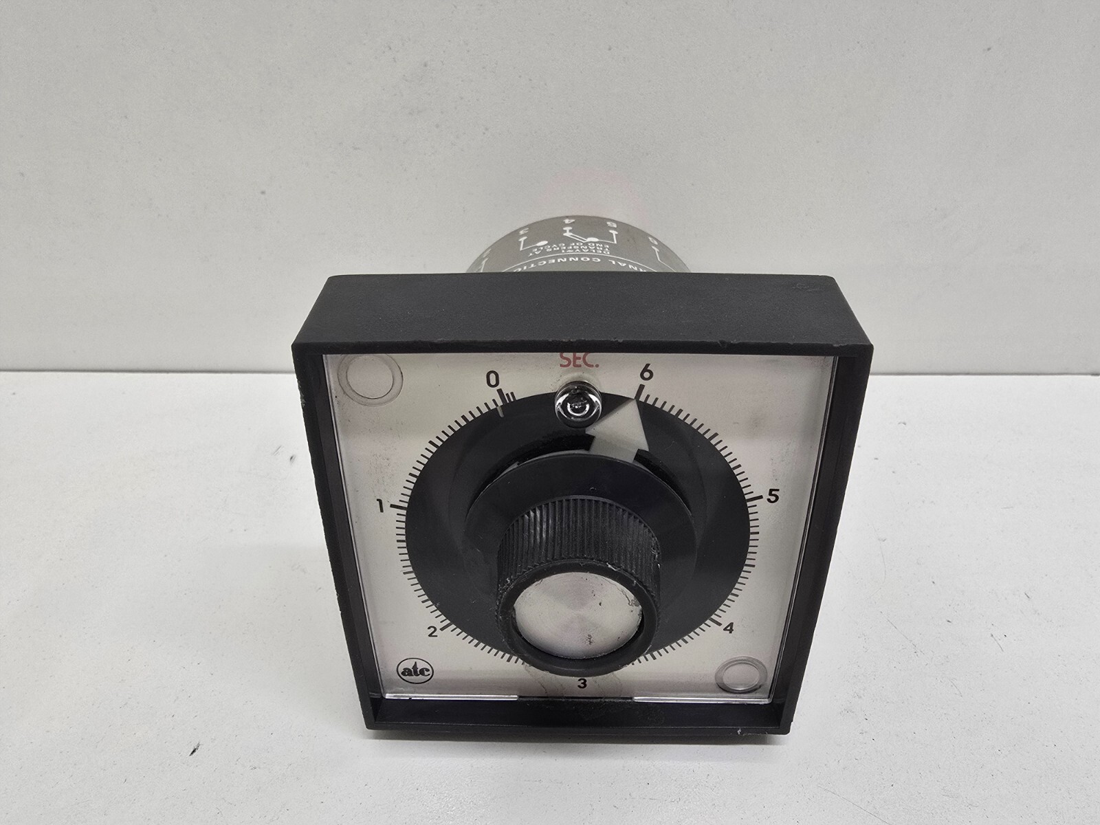 GOOD USED! ATC 120VAC 6SEC ELECTROMECHANICAL TIMER 305E-101-A-10-XX