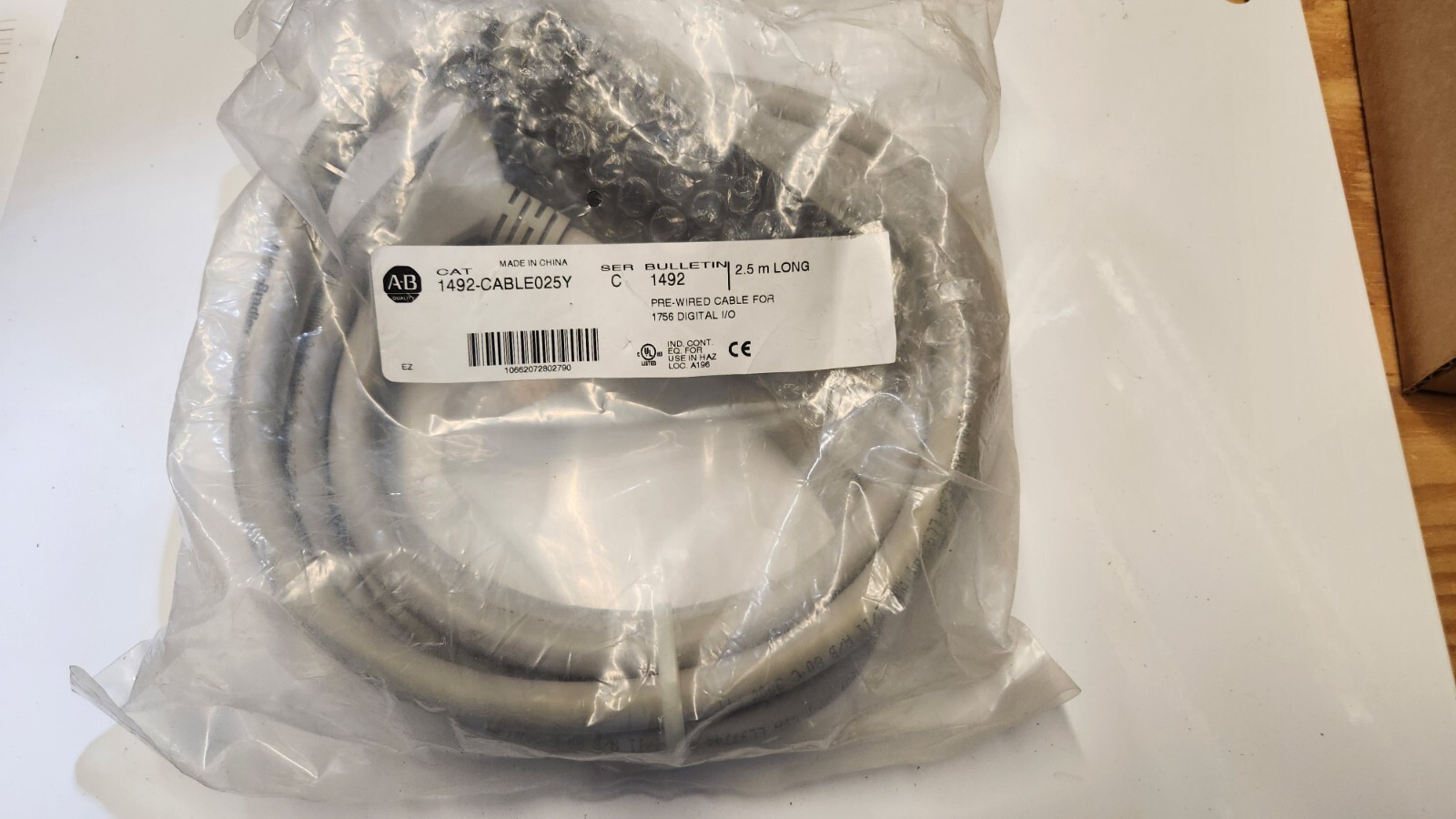 NEW Allen Bradley 1492-CABLE025Y DIGITAL CABLE 2.5 M (8.2 FT) PRE-WIRED