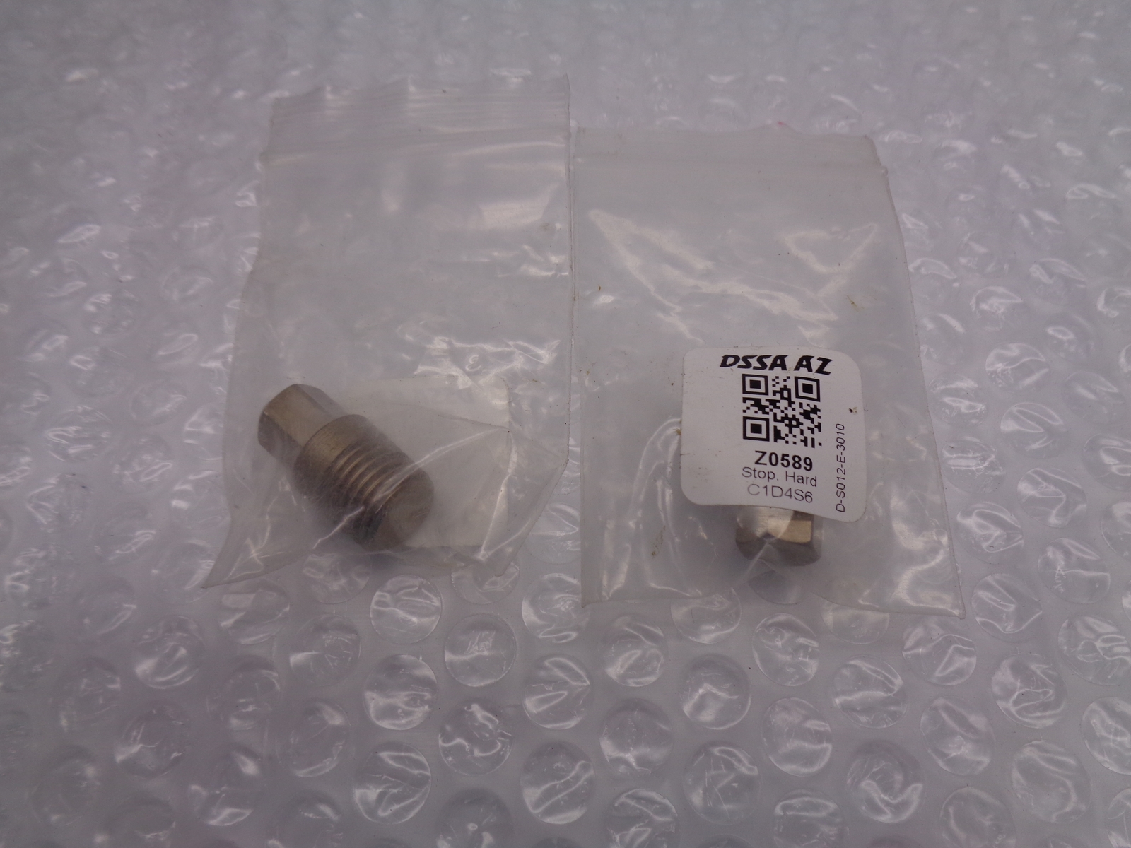 INDUSTRIAL SPARE D-S012-E-3010 PLUG LOT OF 2 NSNP
