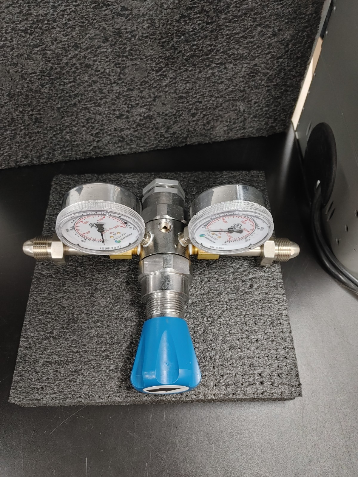 MATHESON High Purity Regulator with Pressure Gauges