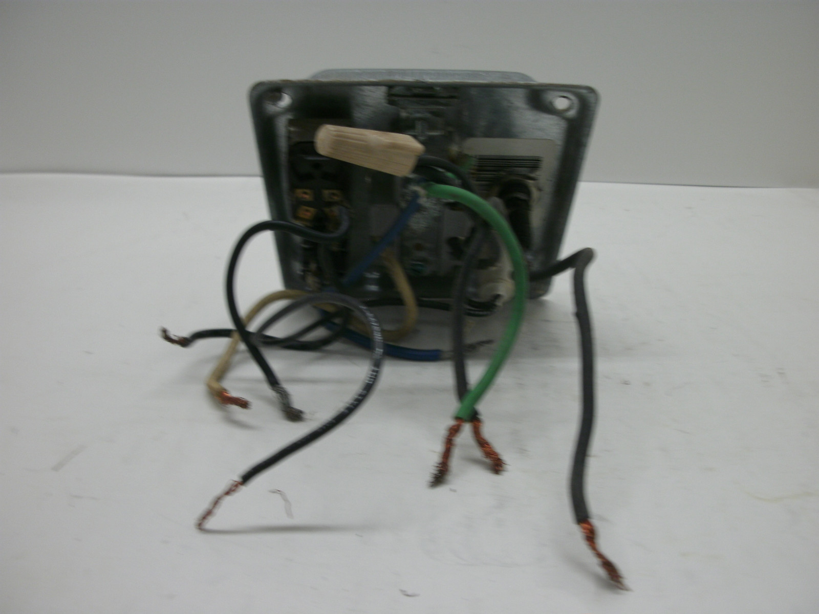 ELECTRICAL BOX COVER W/LINE SWITCH W/RECEPTACLE W/WHITE INDICATOR LIGHT W/FUSE