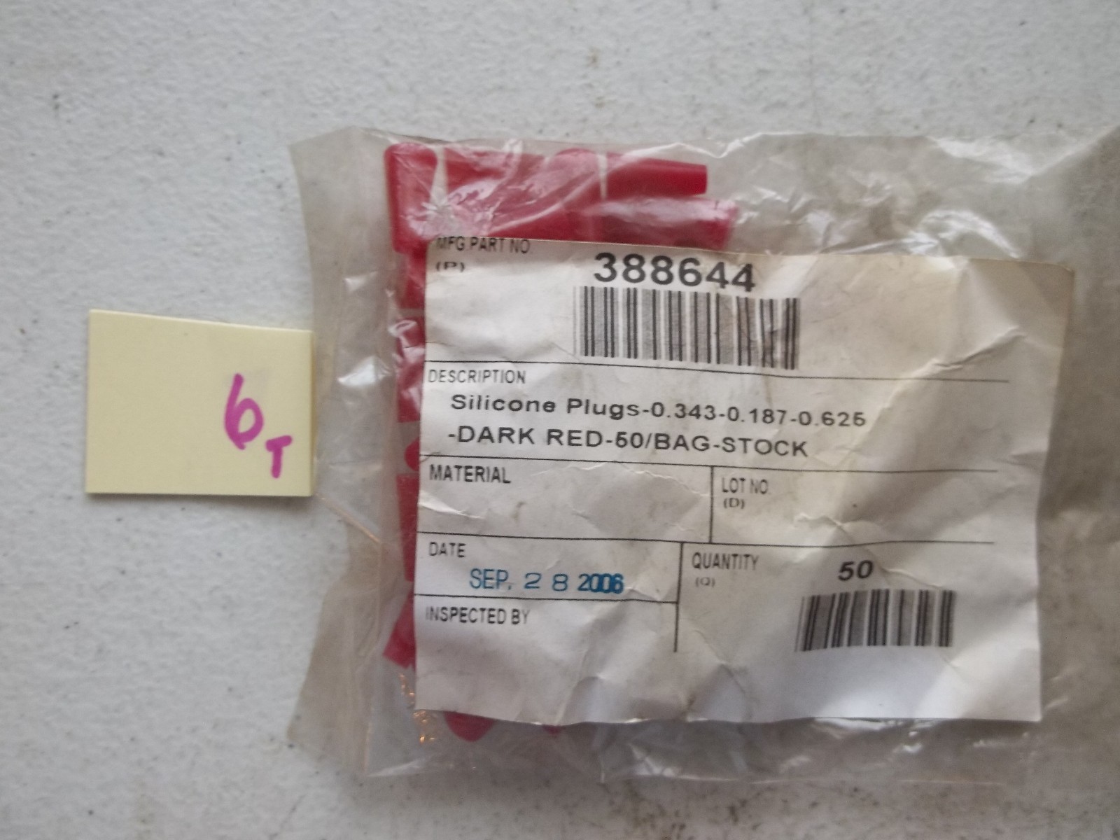 LOT OF 100 NEW IN PKG RED SILICONE PLUGS 388644 0.343-0.187-0.625 (169-1)